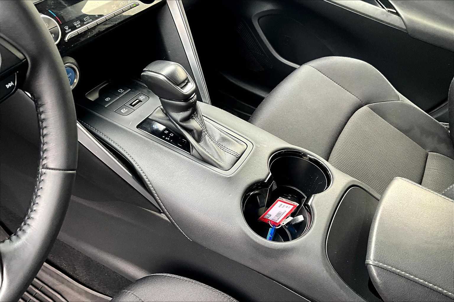 2022 Toyota Venza LE - Photo 20