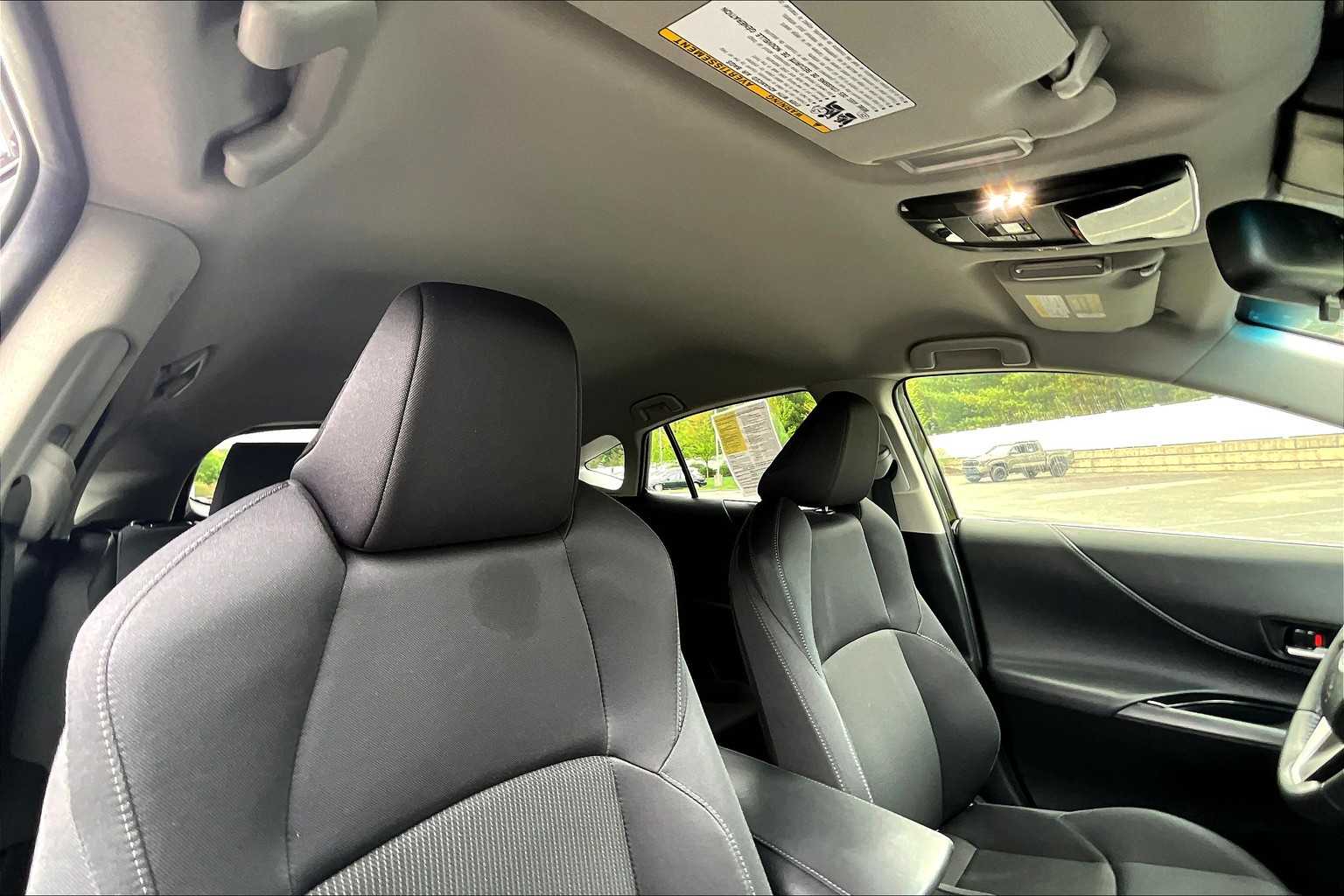 2022 Toyota Venza LE - Photo 22