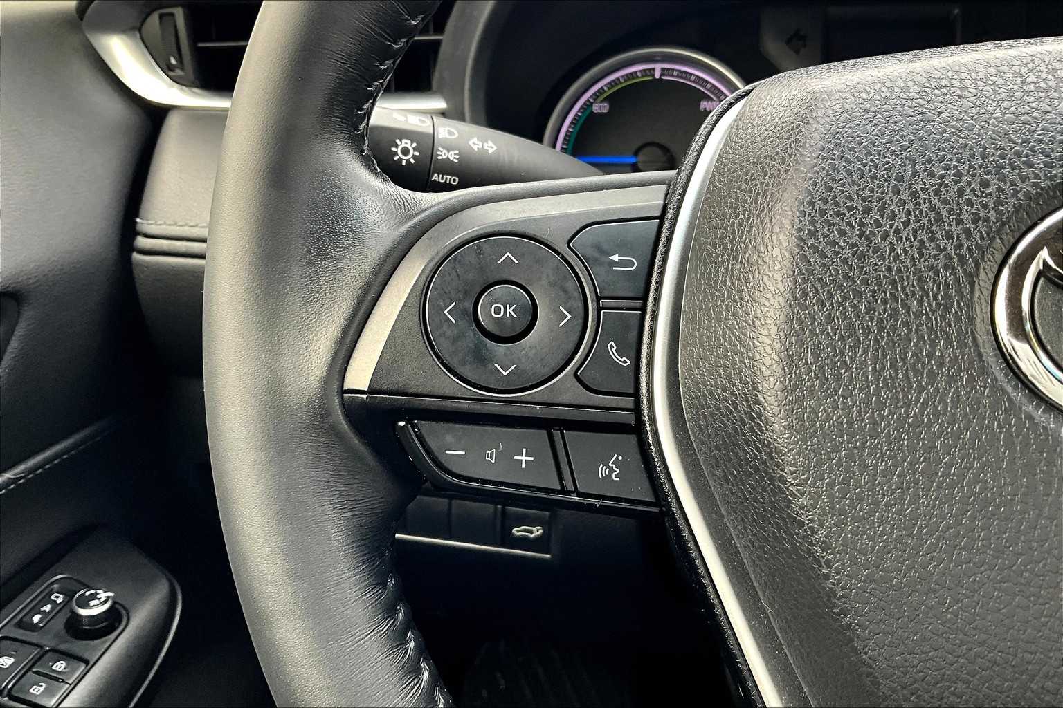2022 Toyota Venza LE - Photo 23