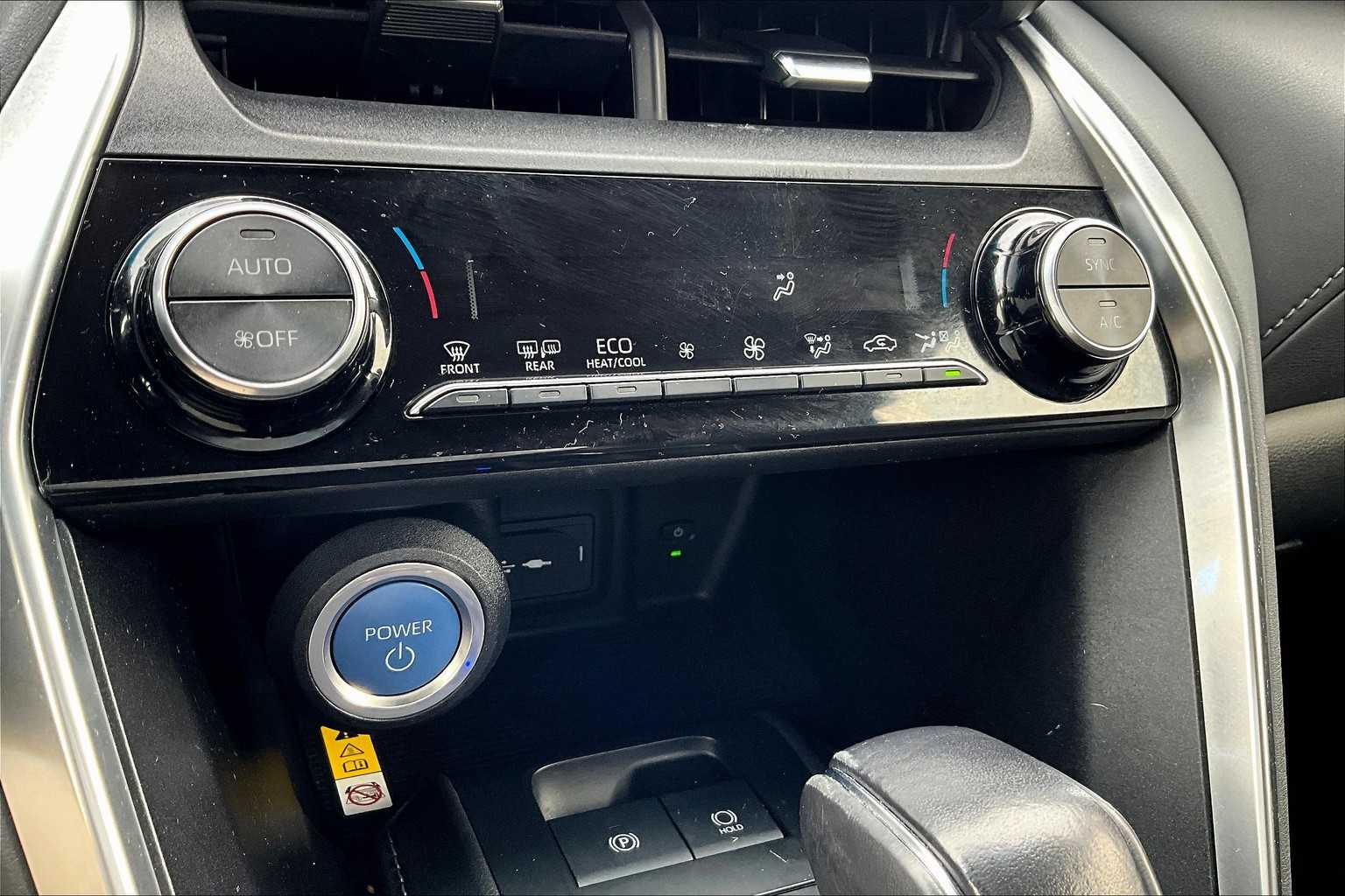 2022 Toyota Venza LE - Photo 26