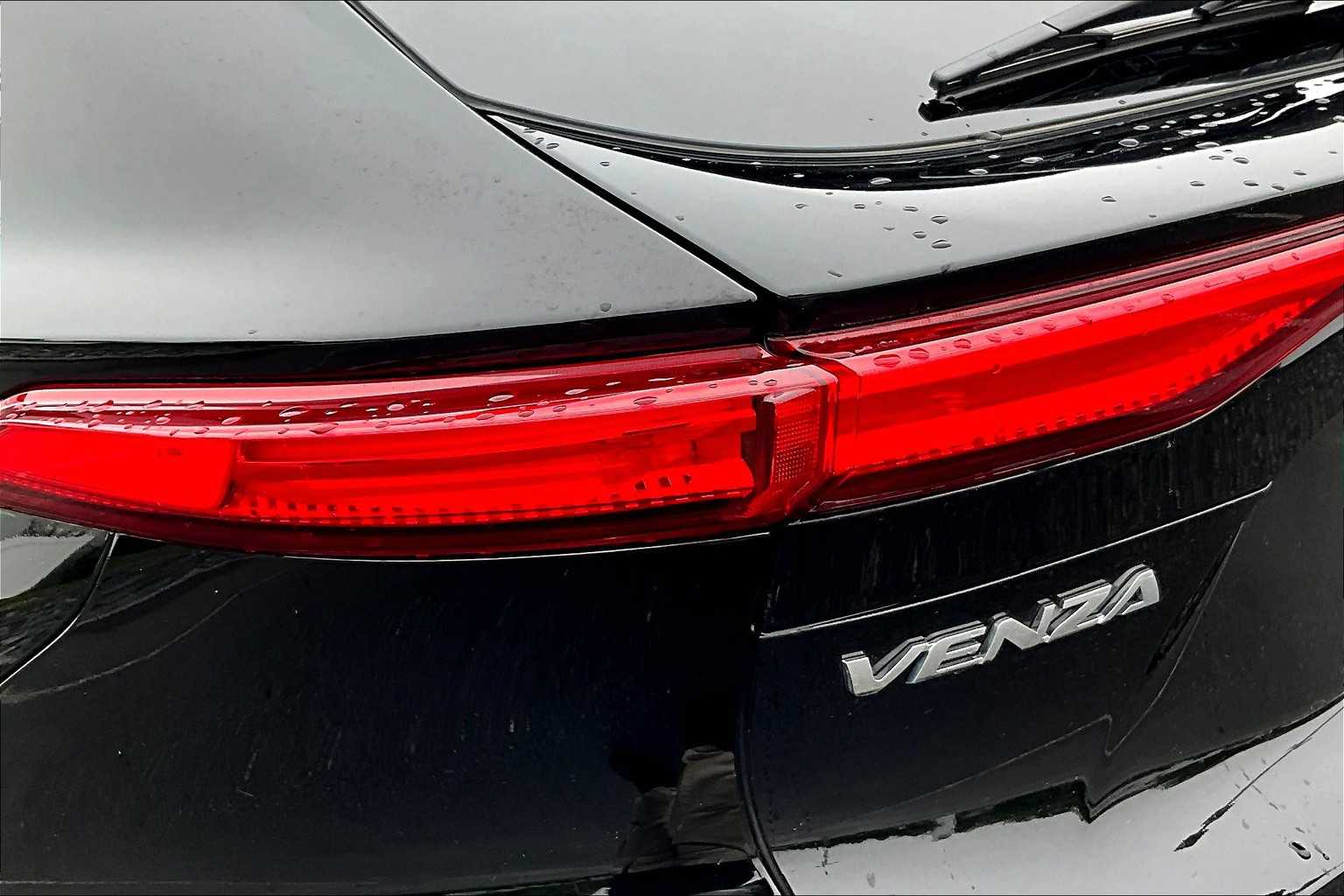 2022 Toyota Venza LE - Photo 34