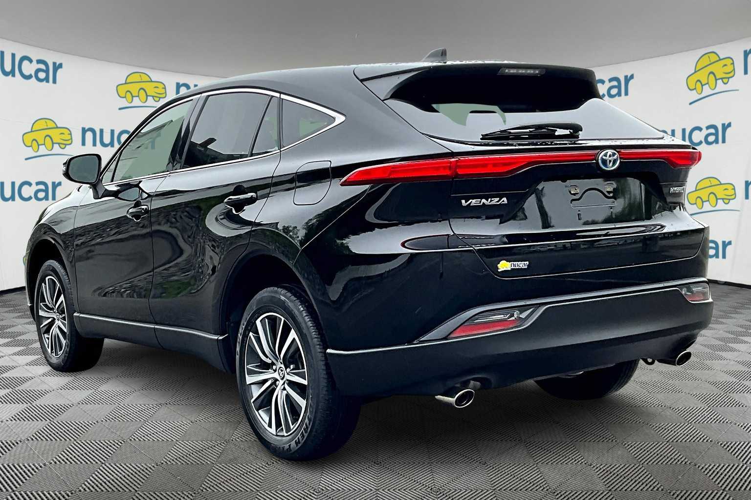 2022 Toyota Venza LE - Photo 4