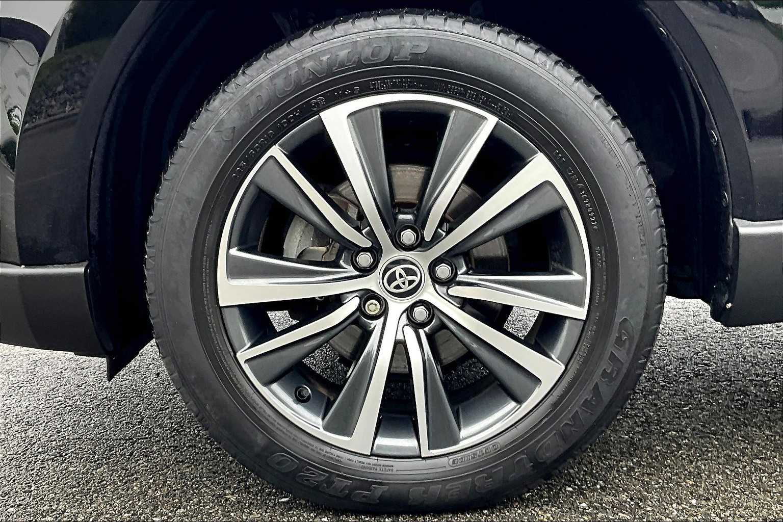 2022 Toyota Venza LE - Photo 7