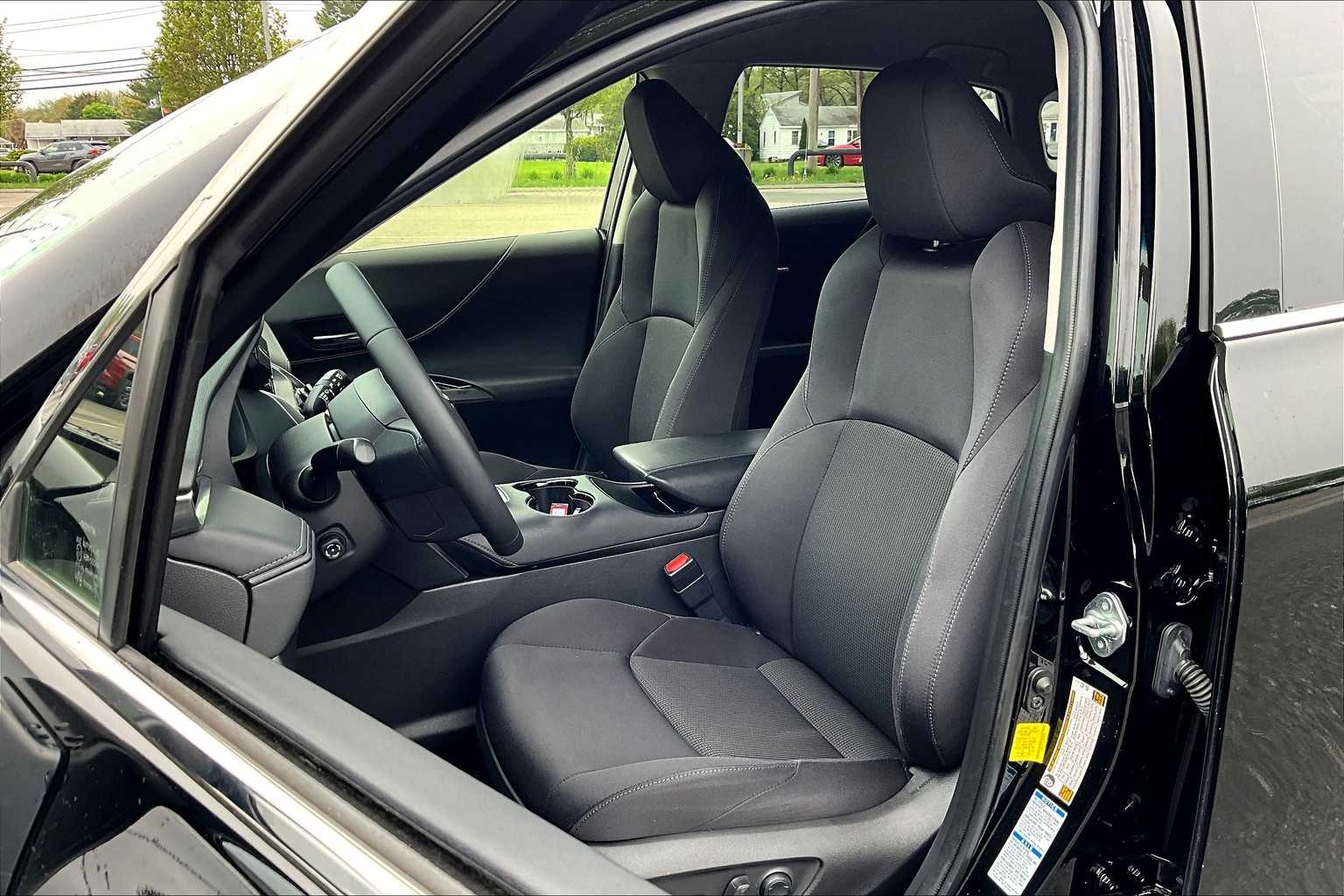 2022 Toyota Venza LE - Photo 10