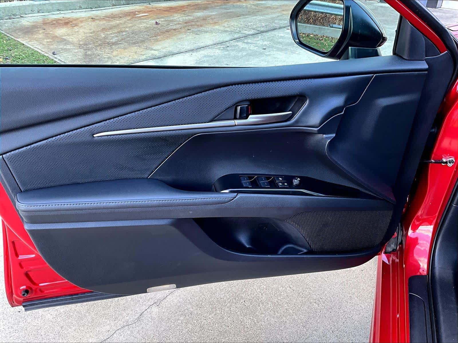 2025 Toyota Camry XSE - Photo 9