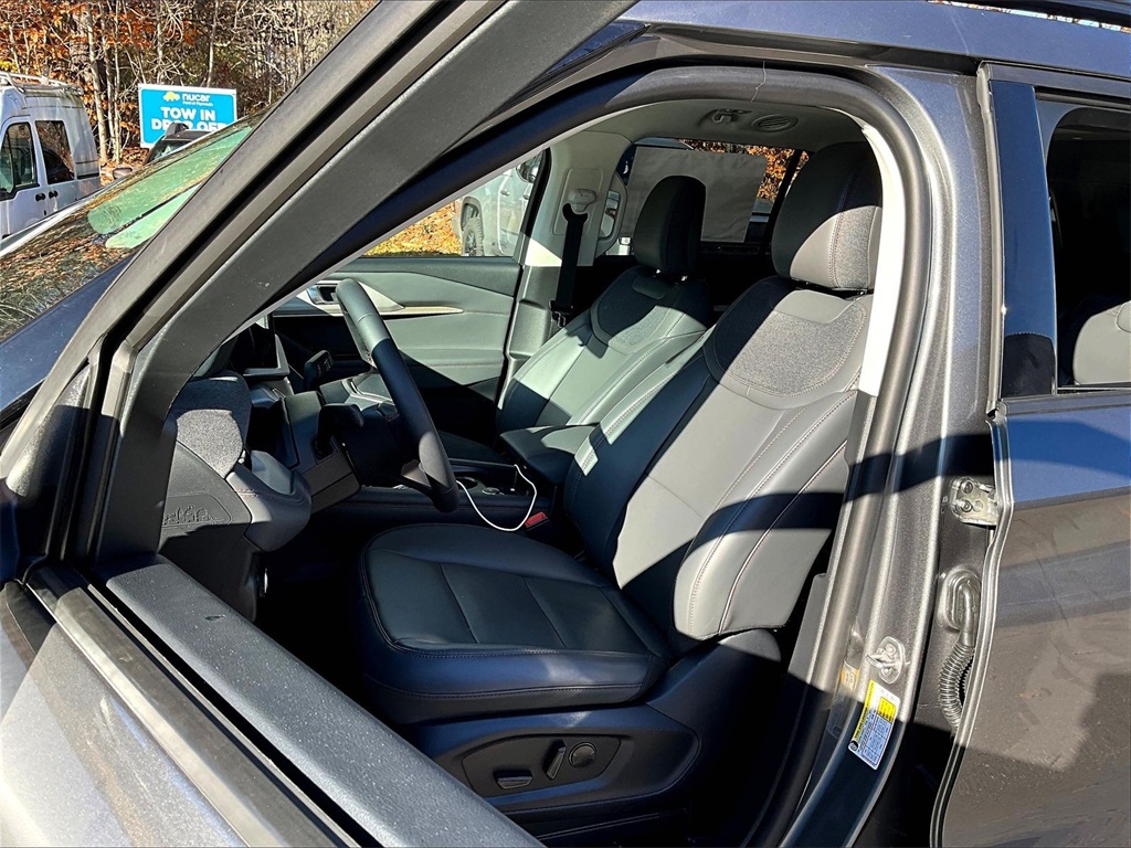 2025 Ford Explorer Active - Photo 10