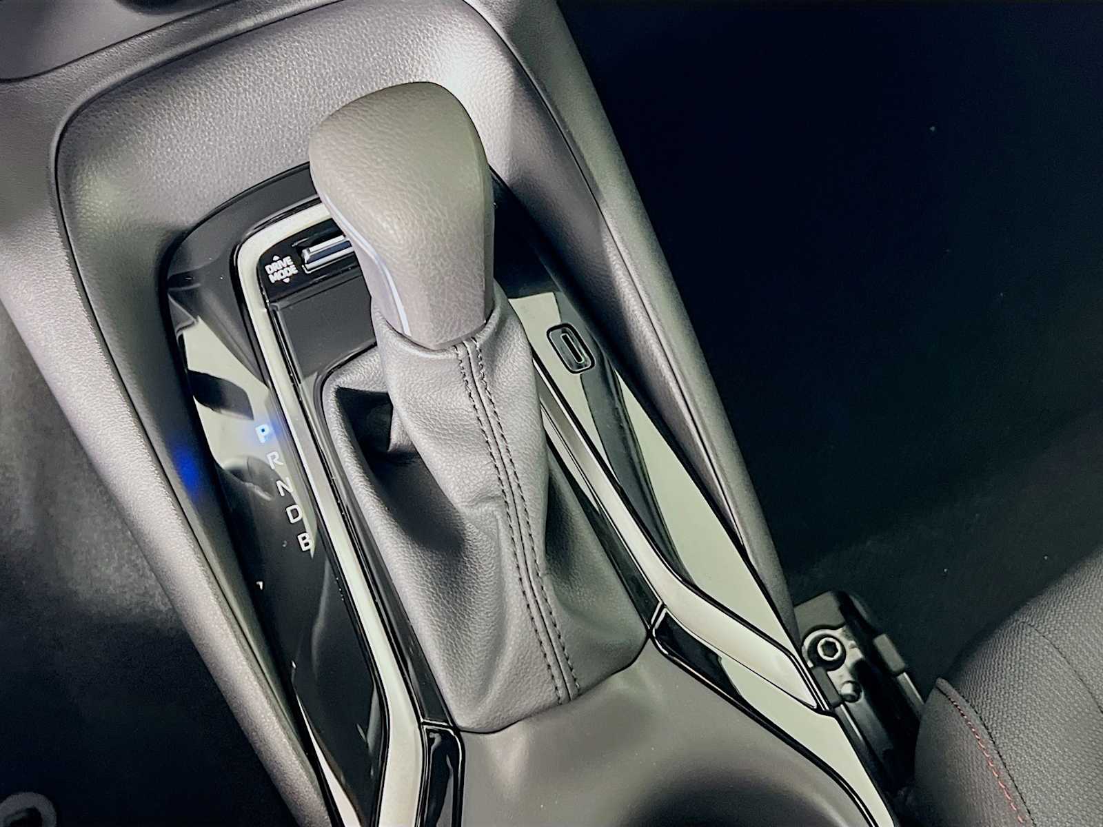 2025 Toyota Corolla SE - Photo 11