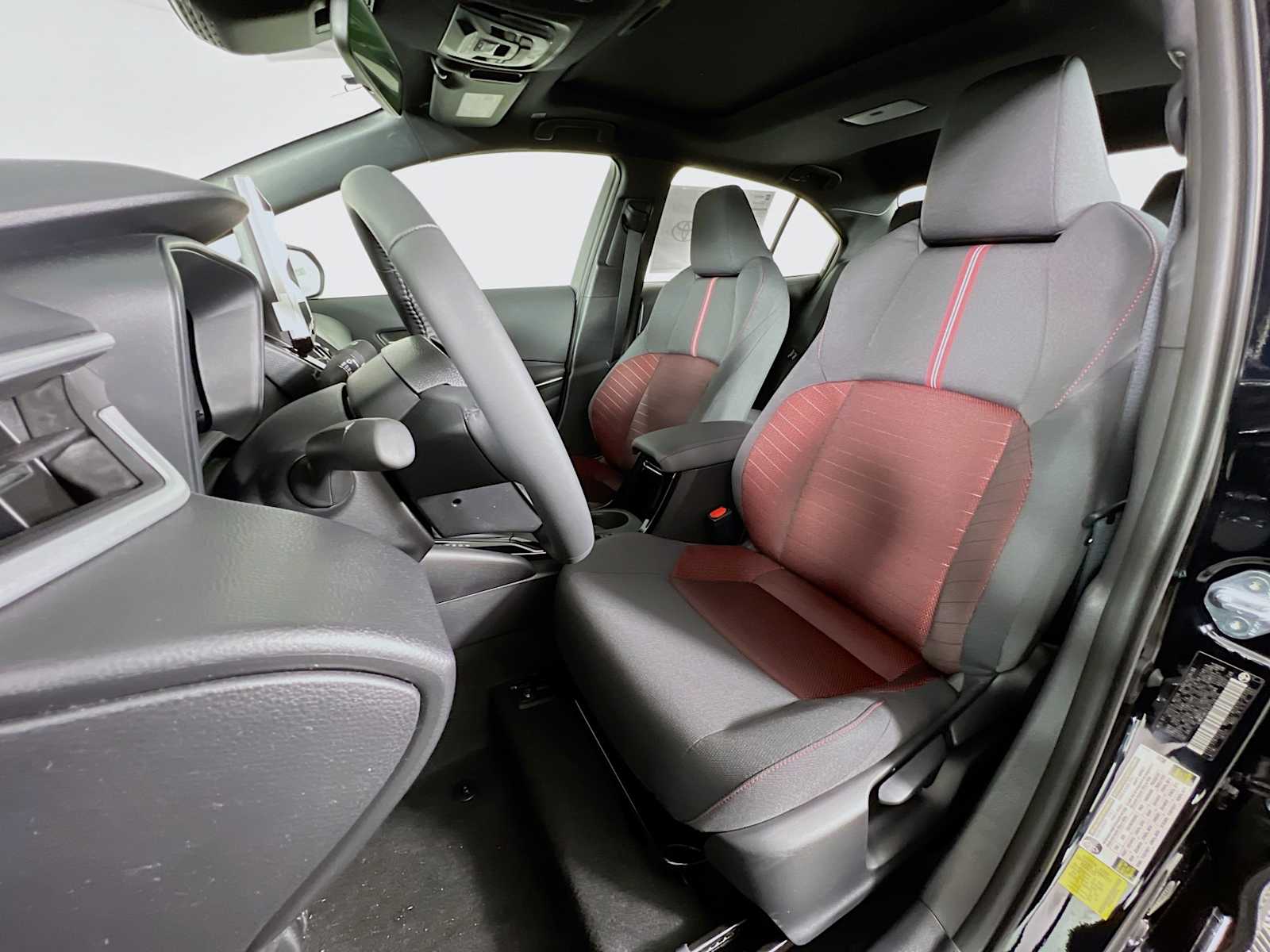2025 Toyota Corolla SE - Photo 12