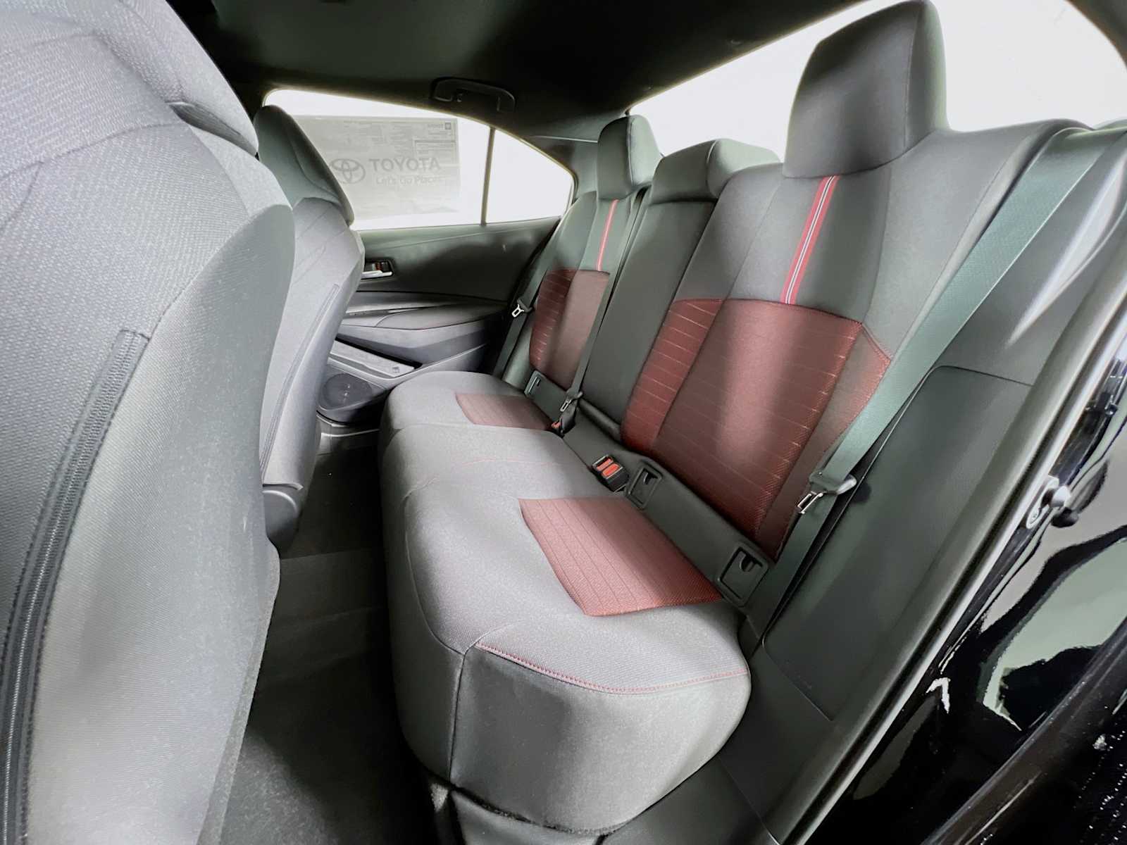 2025 Toyota Corolla SE - Photo 13
