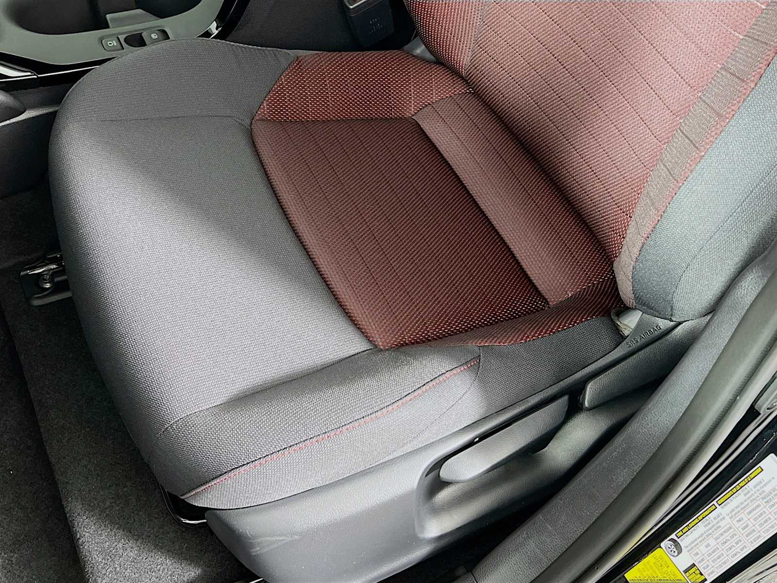 2025 Toyota Corolla SE - Photo 16