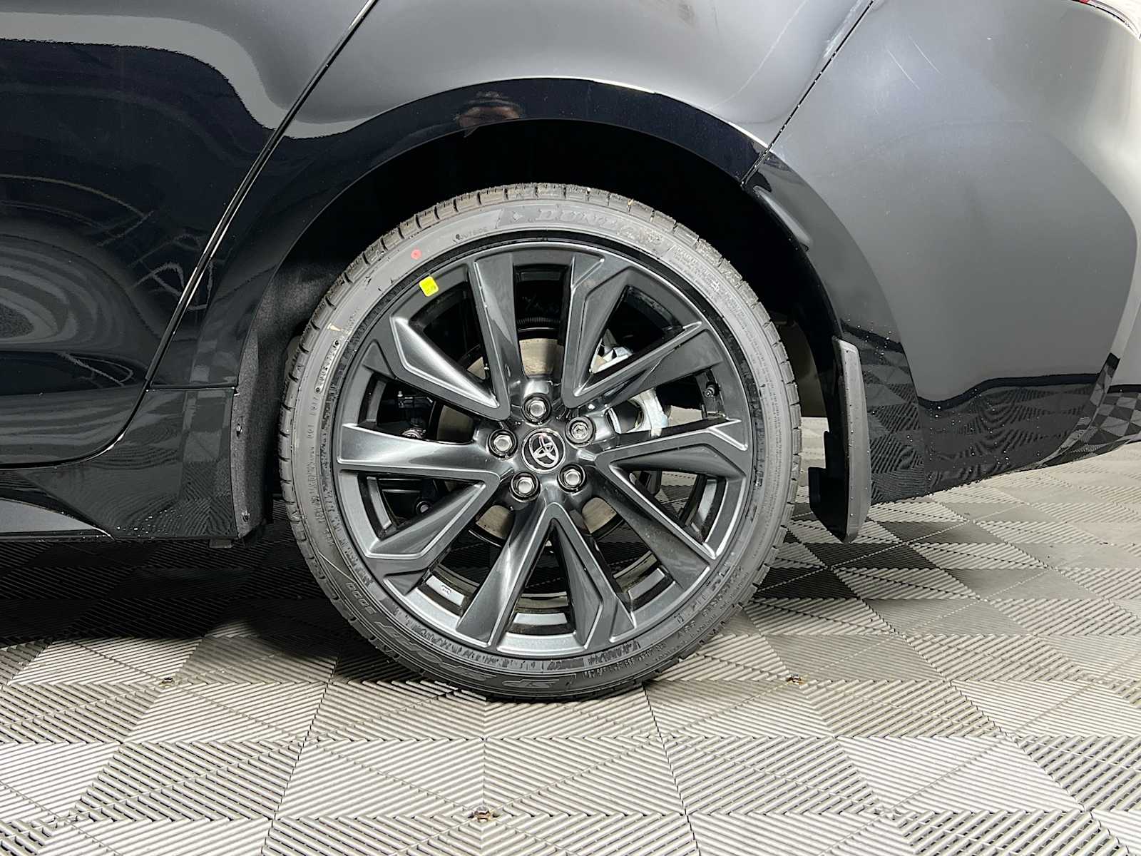 2025 Toyota Corolla SE - Photo 18