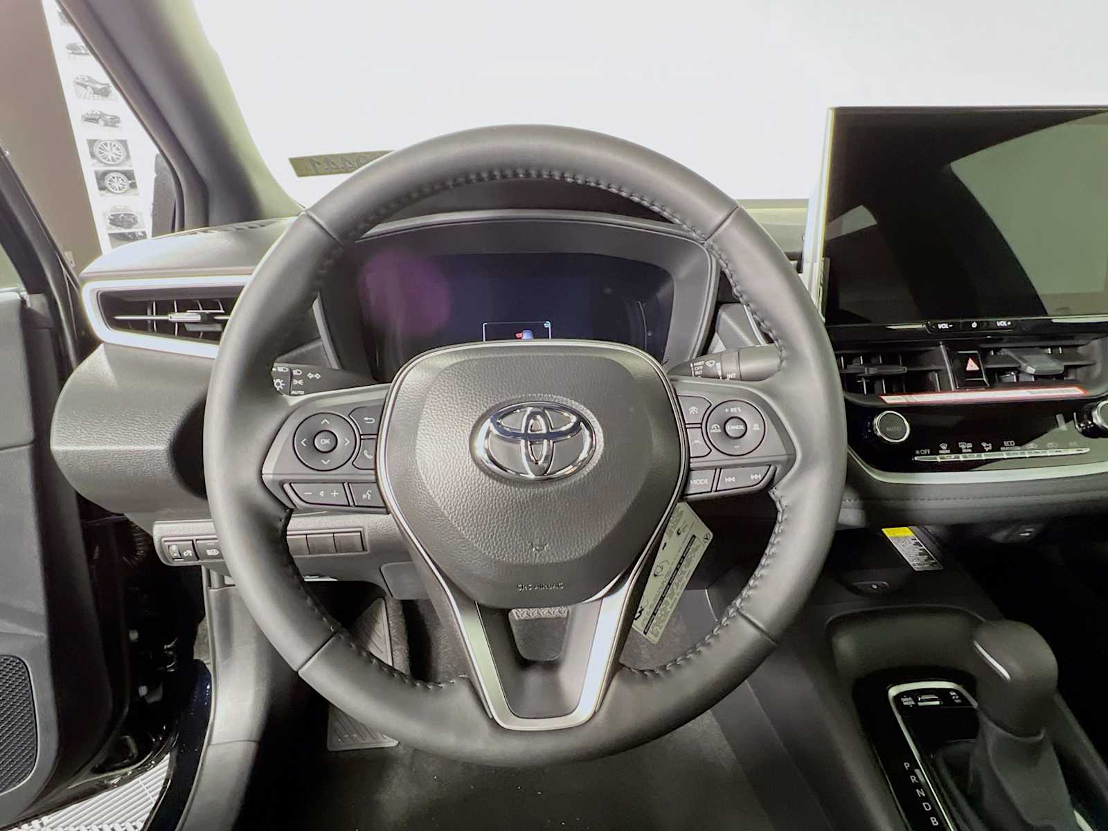 2025 Toyota Corolla SE - Photo 7