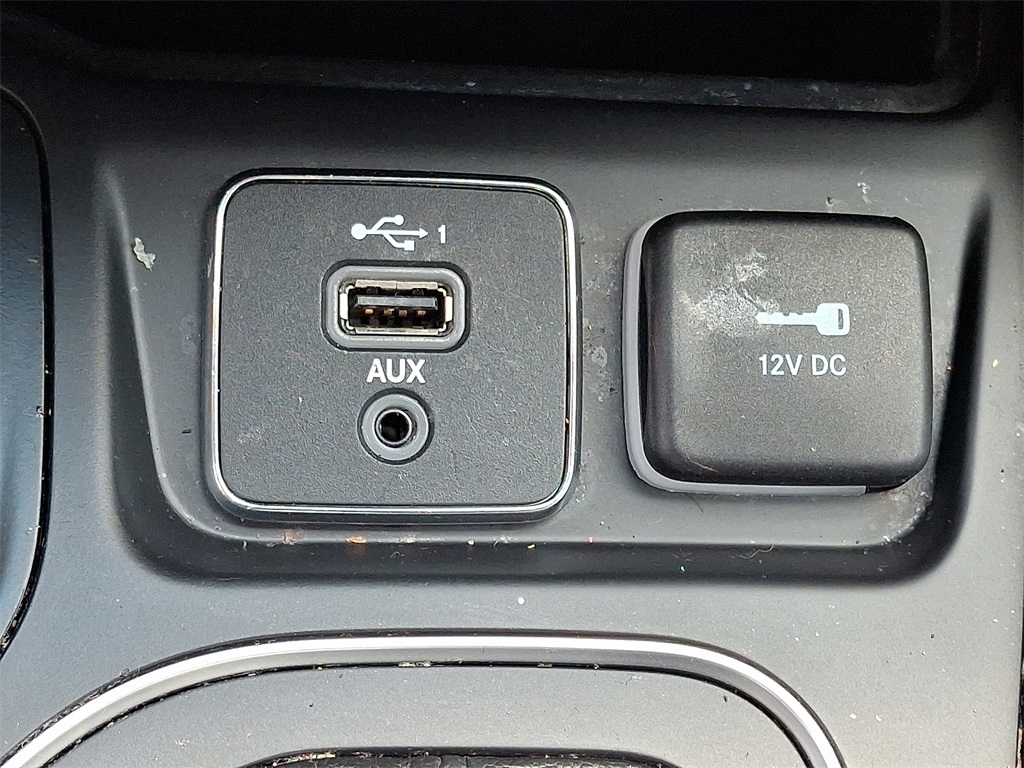 2021 Jeep Cherokee Latitude Lux - Photo 24