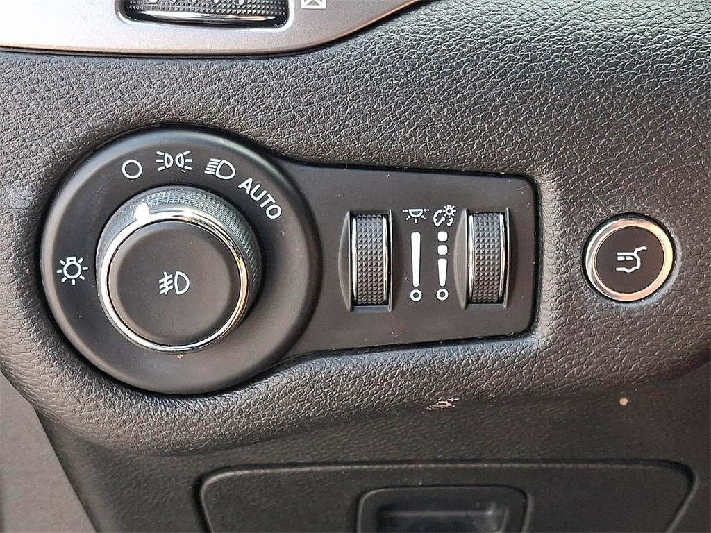 2021 Jeep Cherokee Latitude Lux - Photo 25