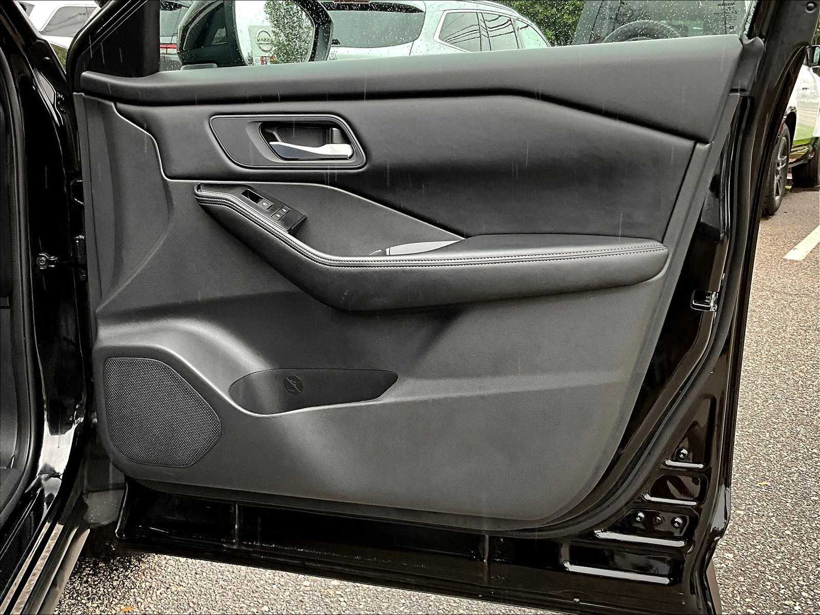 2025 Nissan Rogue SV - Photo 12
