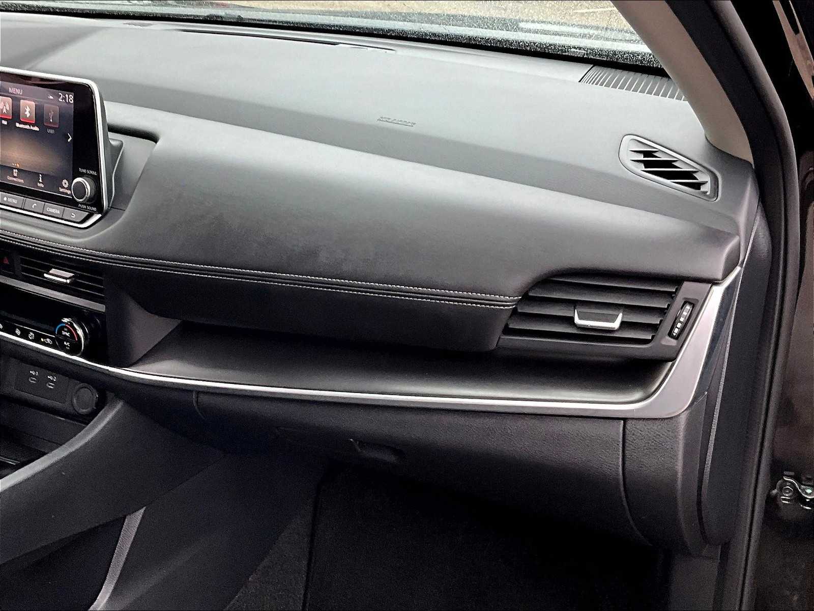 2025 Nissan Rogue SV - Photo 13