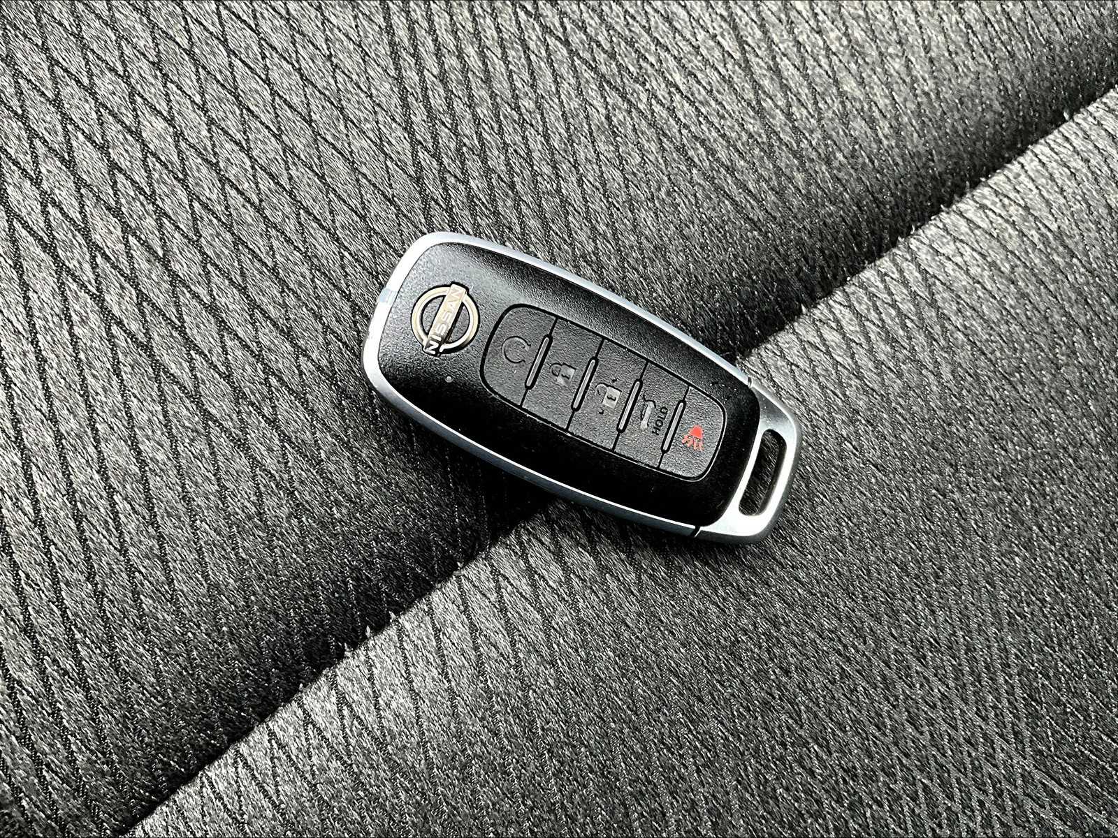 2025 Nissan Rogue SV - Photo 29