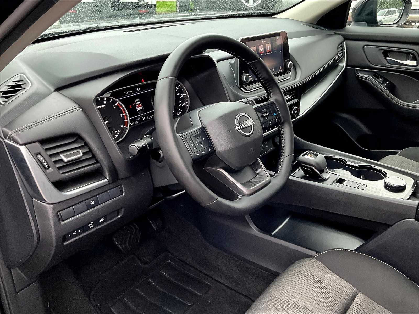 2025 Nissan Rogue SV - Photo 8
