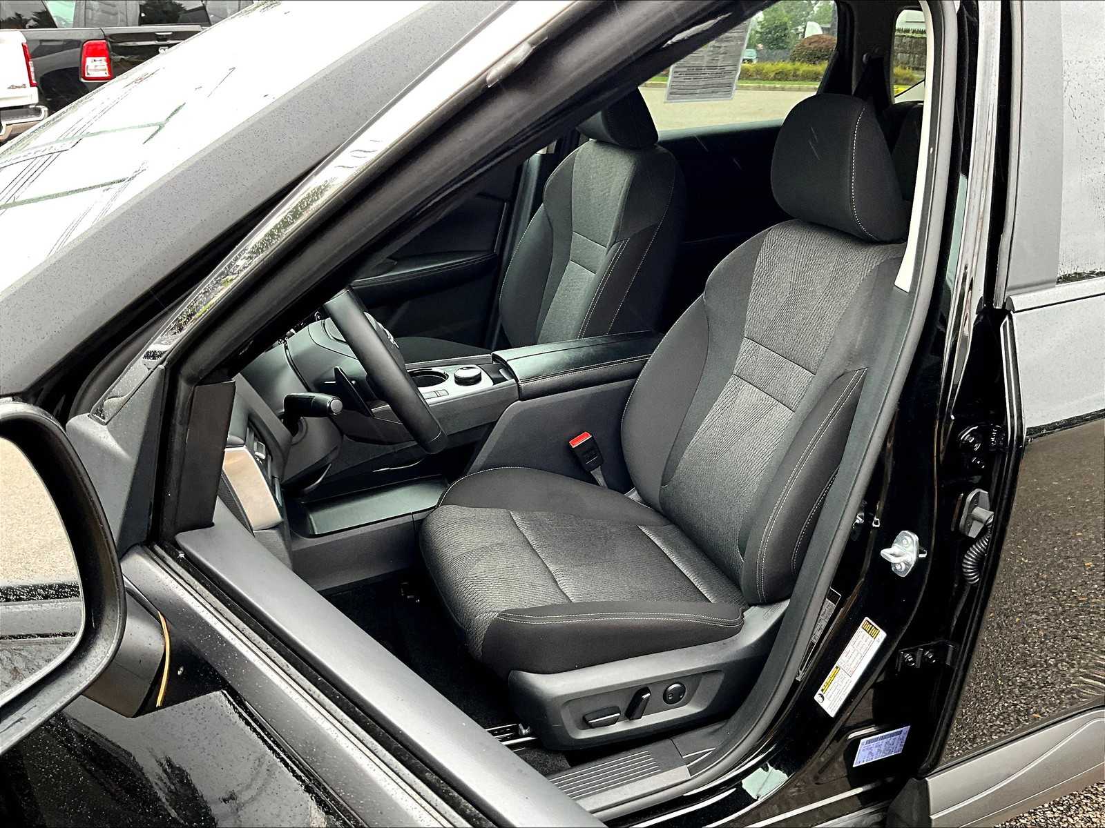 2025 Nissan Rogue SV - Photo 10