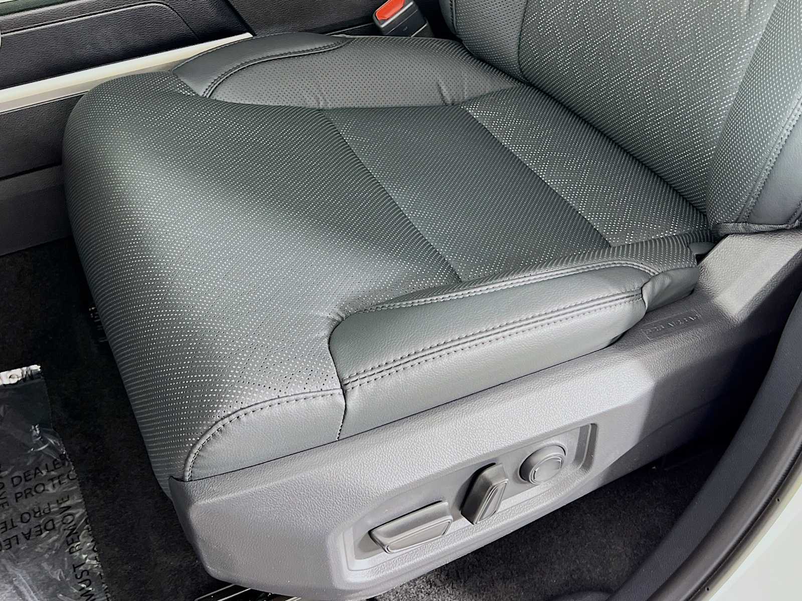 2025 Toyota Tundra SR5 - Photo 17