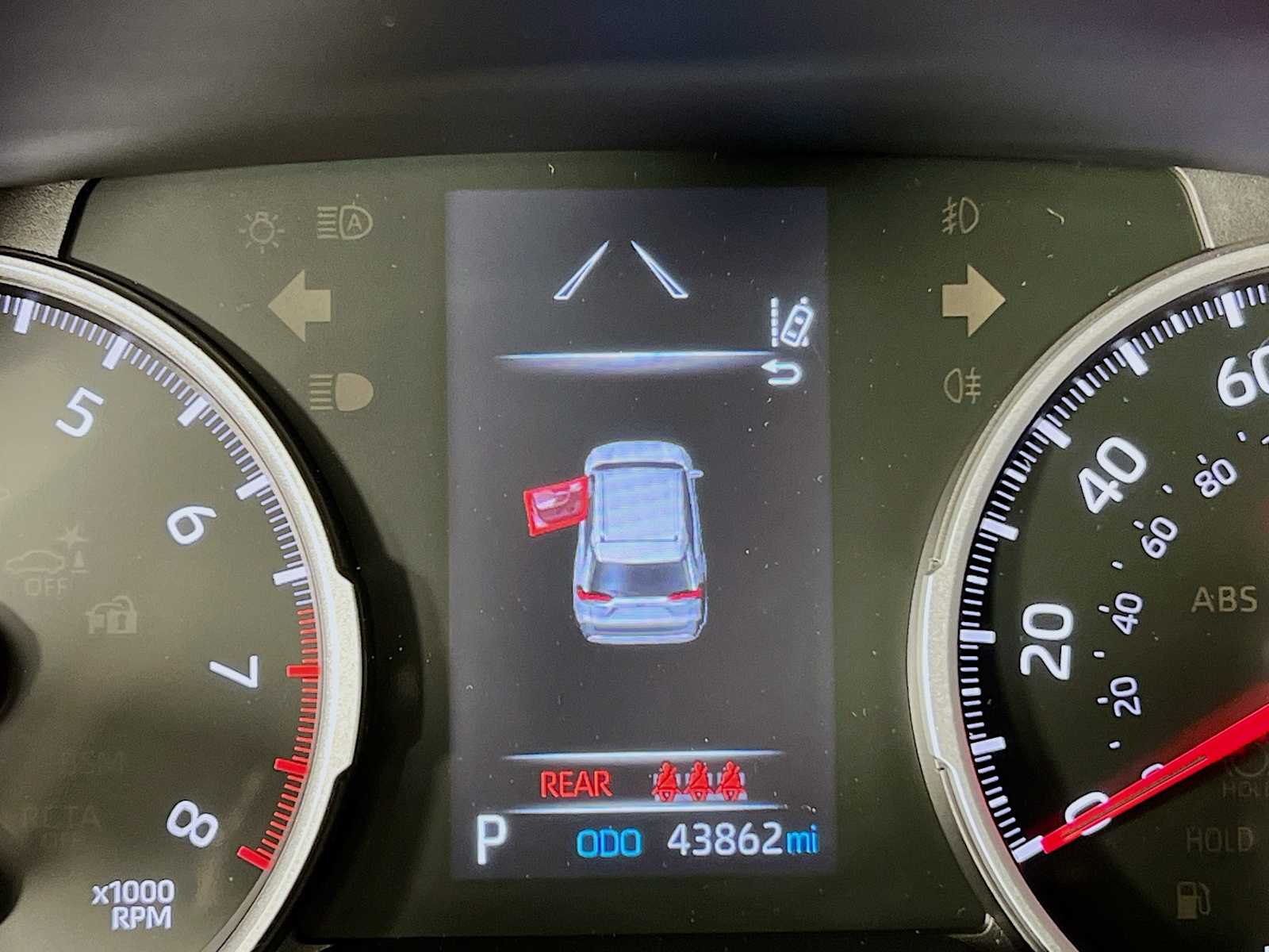 2022 Toyota RAV4 LE - Photo 12