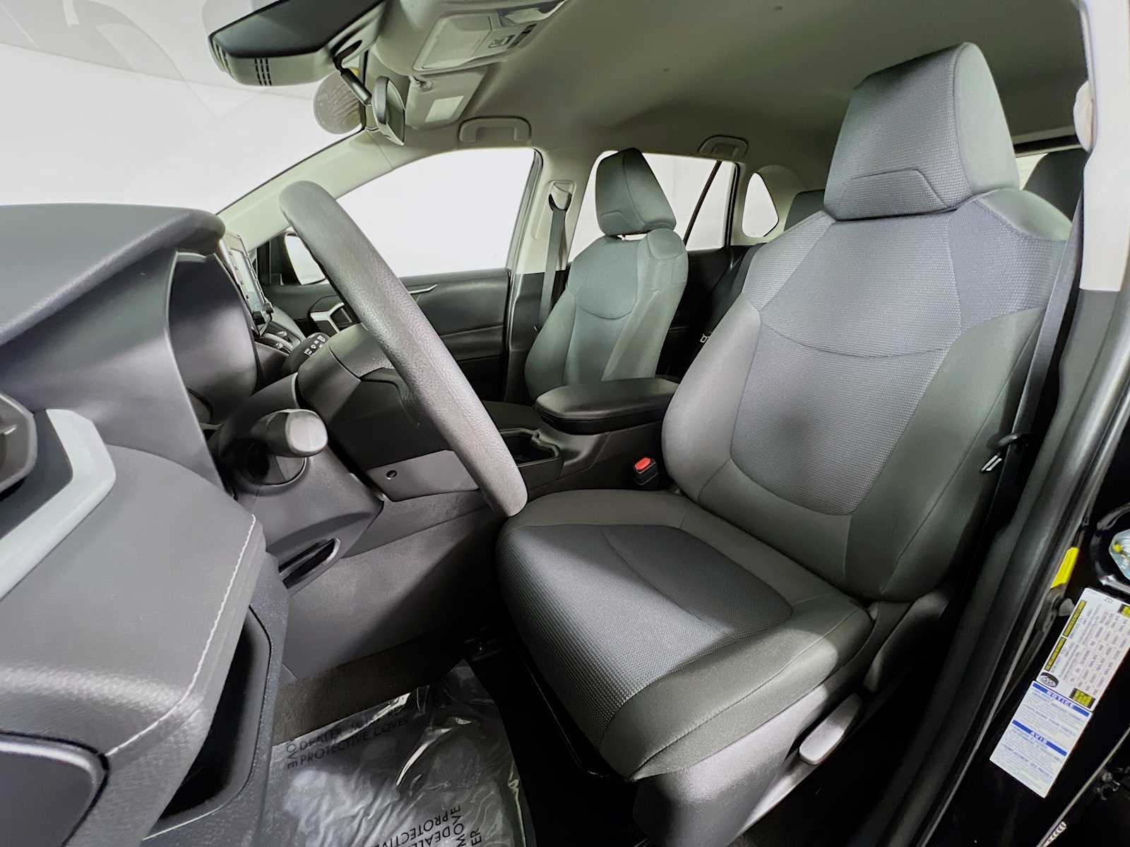 2022 Toyota RAV4 LE - Photo 20