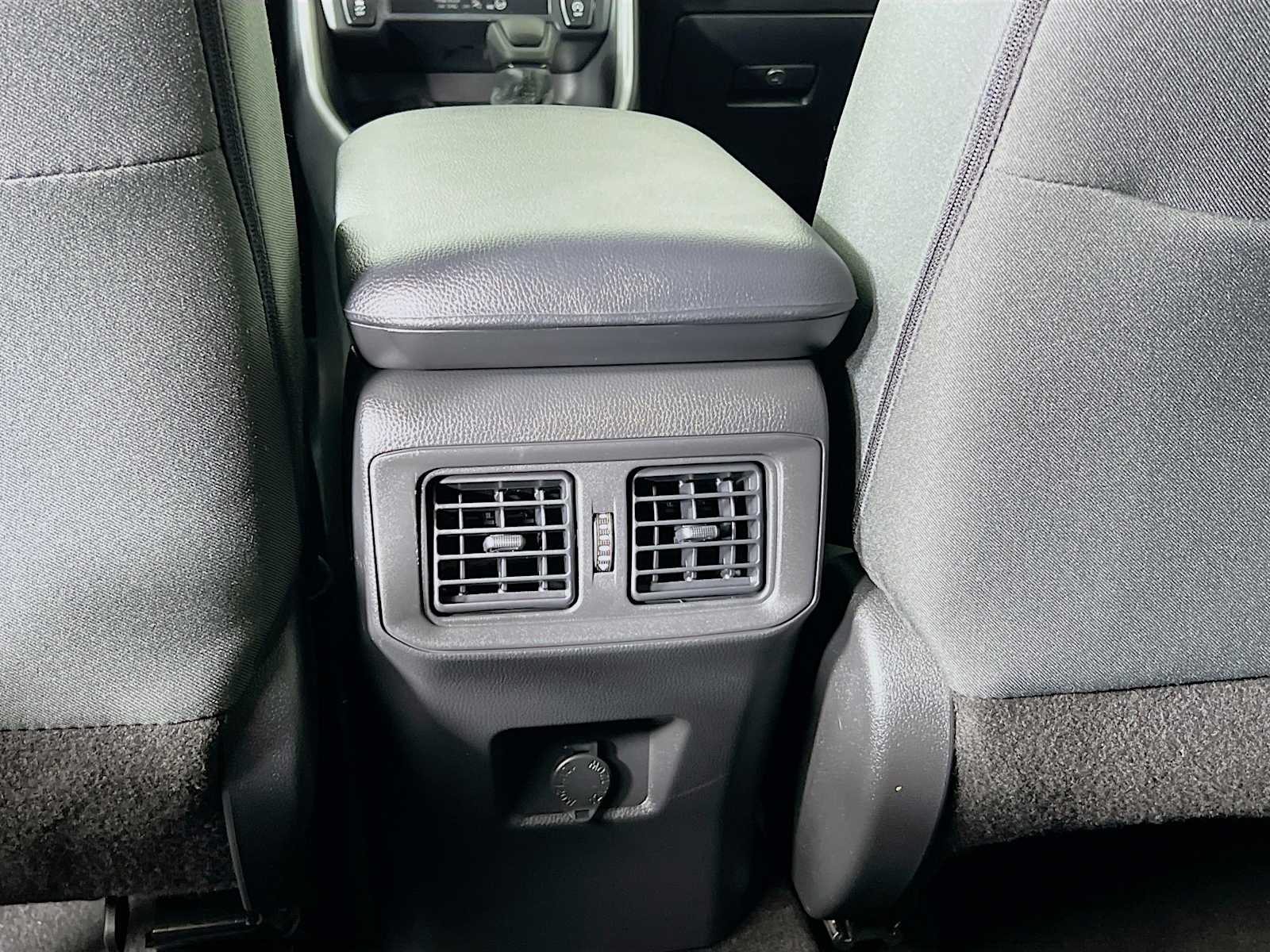 2022 Toyota RAV4 LE - Photo 24