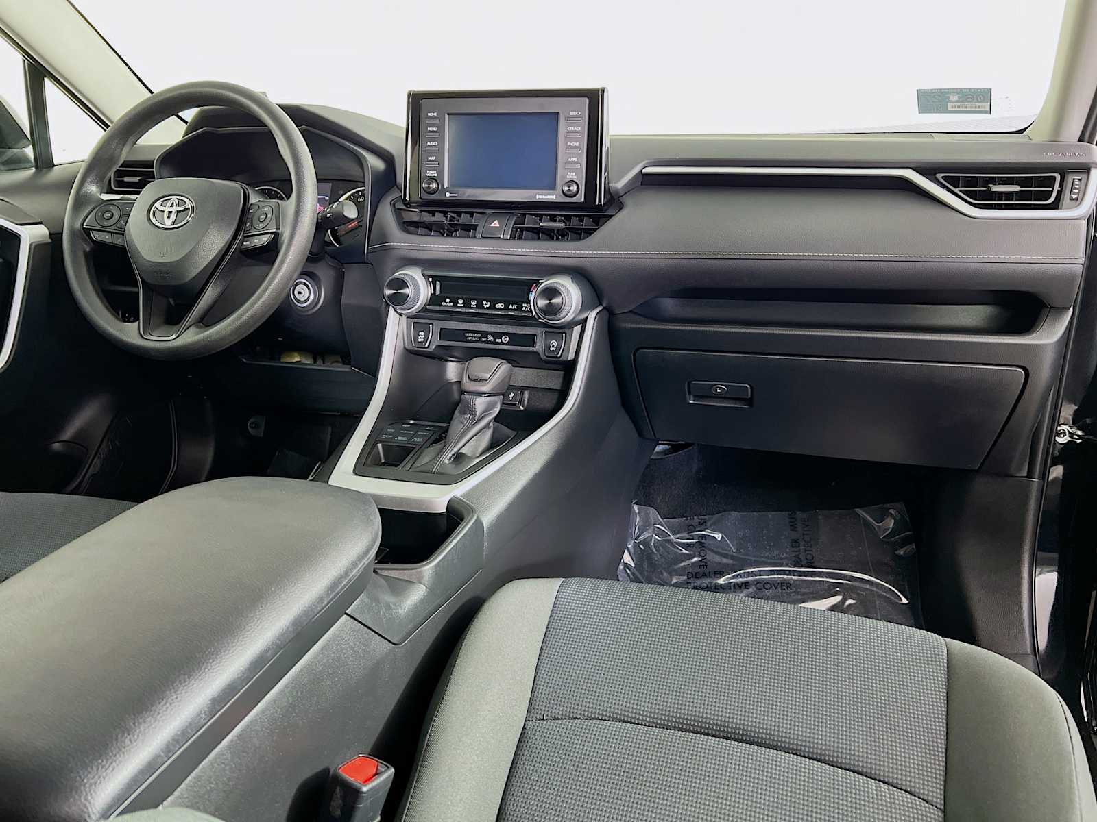 2022 Toyota RAV4 LE - Photo 28