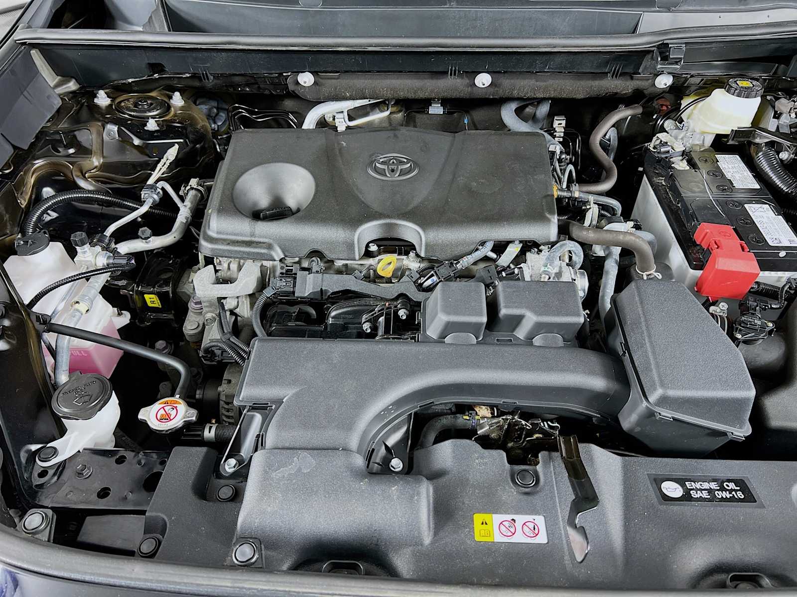 2022 Toyota RAV4 LE - Photo 29