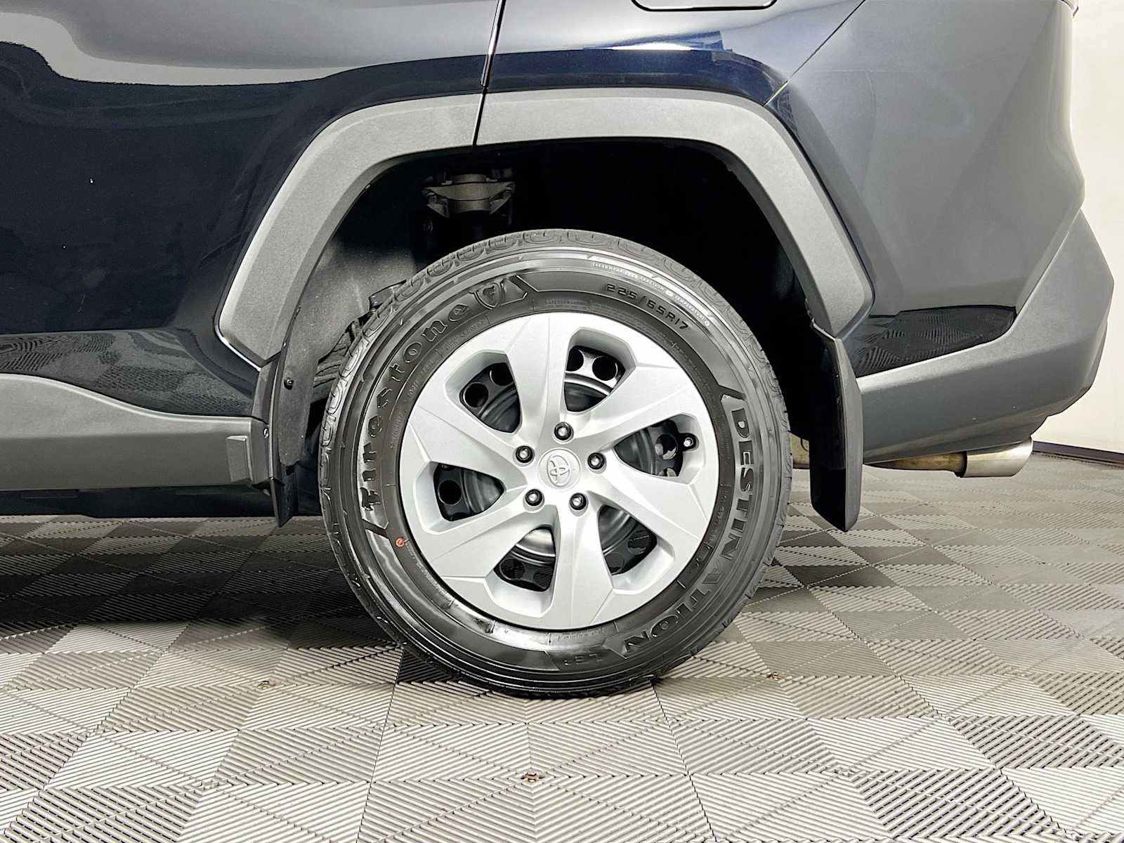 2022 Toyota RAV4 LE - Photo 30