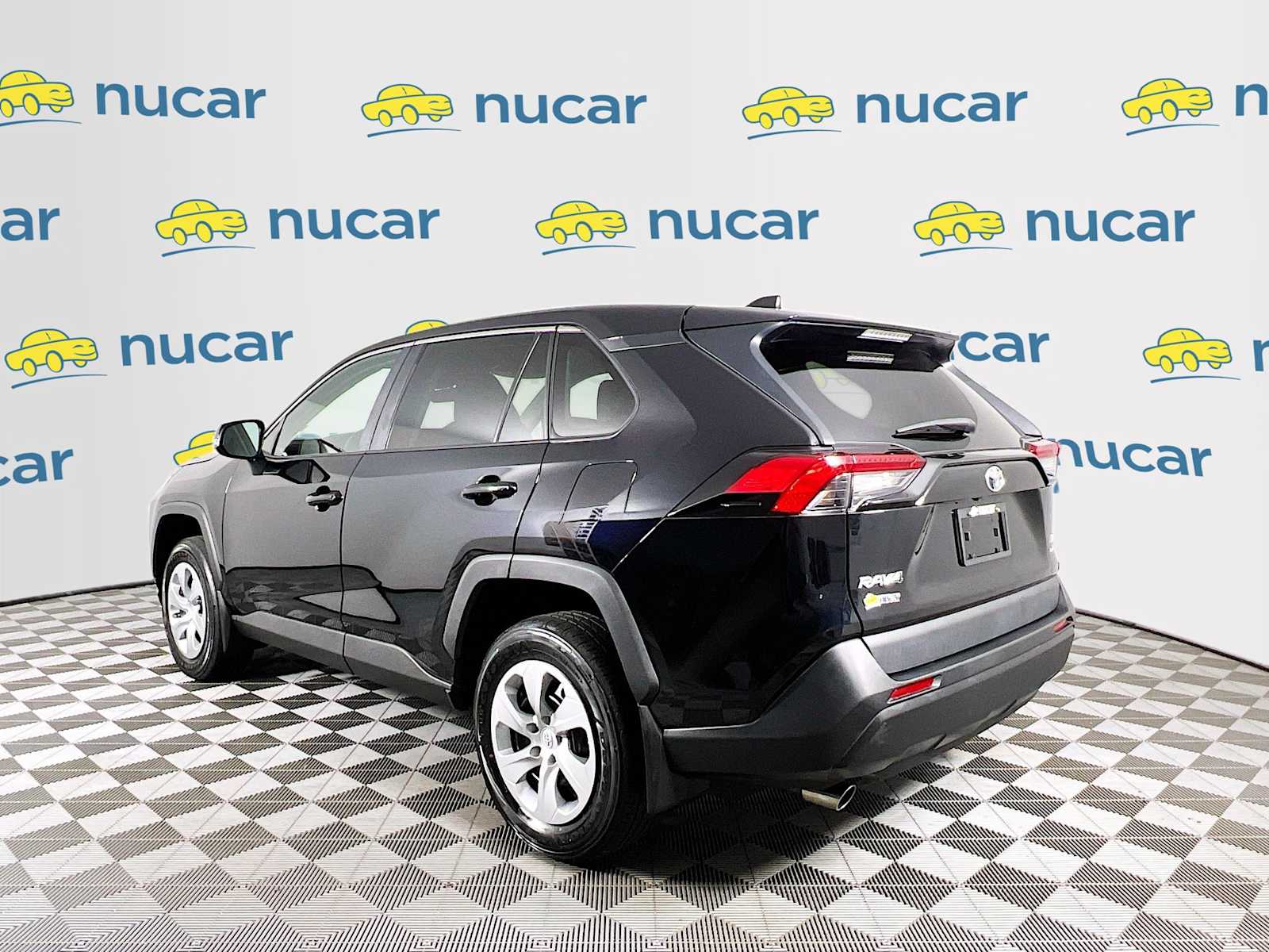 2022 Toyota RAV4 LE - Photo 5