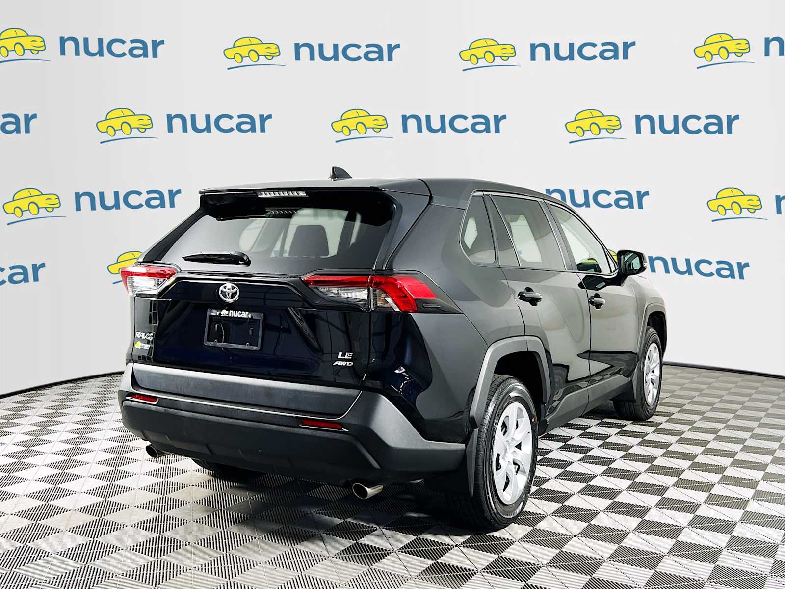 2022 Toyota RAV4 LE - Photo 7