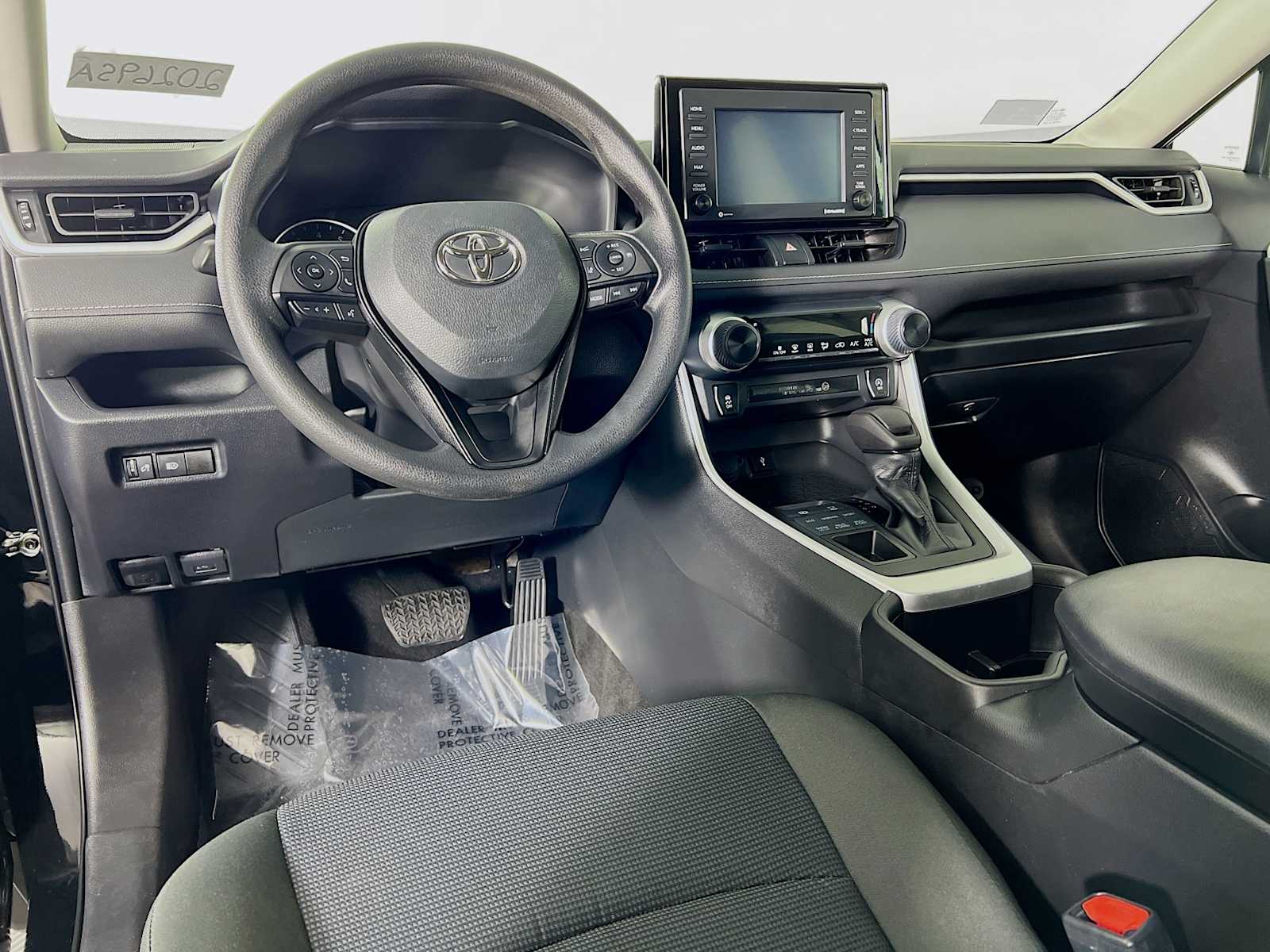 2022 Toyota RAV4 LE - Photo 9