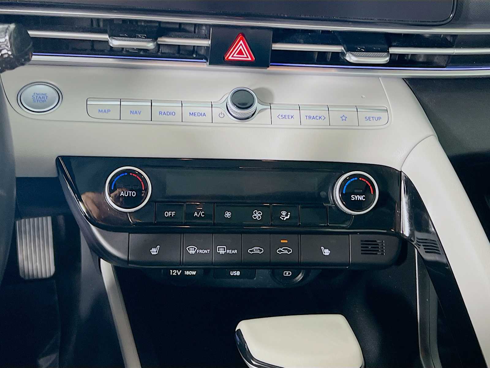 2023 Hyundai Elantra Limited - Photo 15