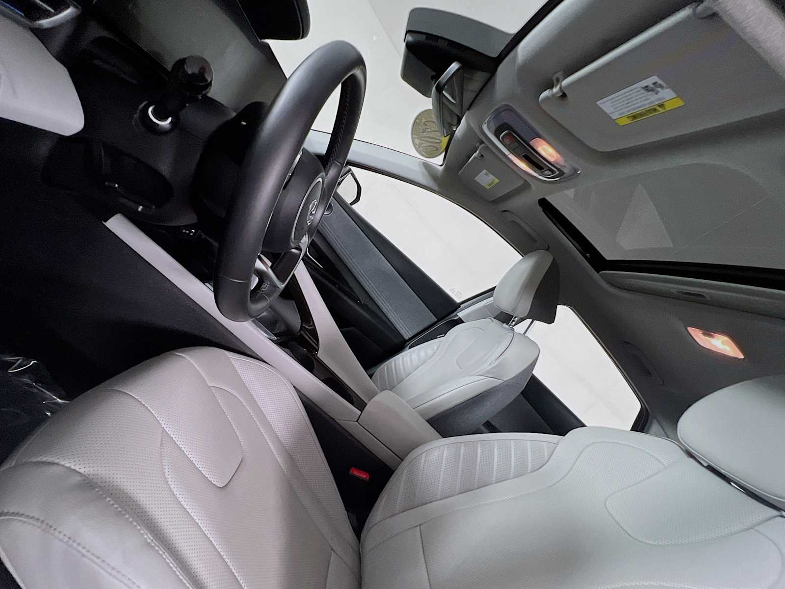 2023 Hyundai Elantra Limited - Photo 22