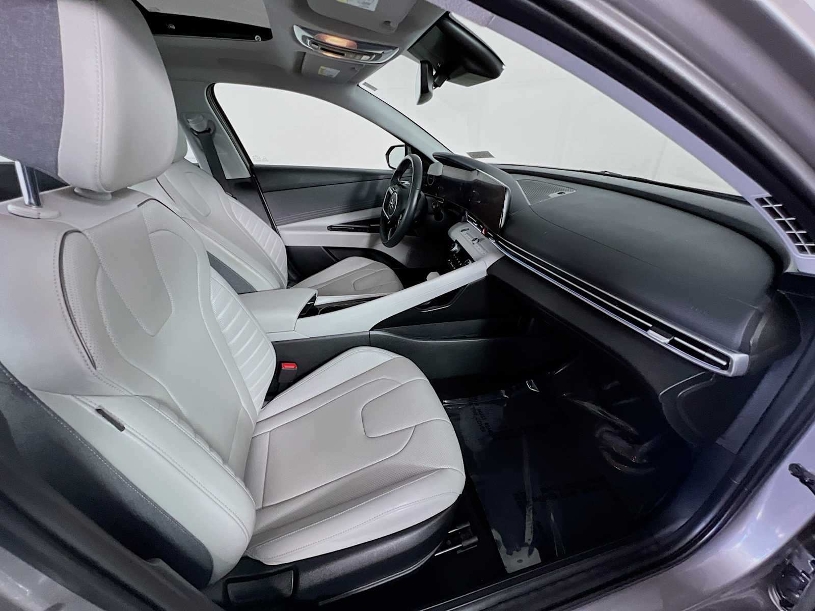2023 Hyundai Elantra Limited - Photo 28