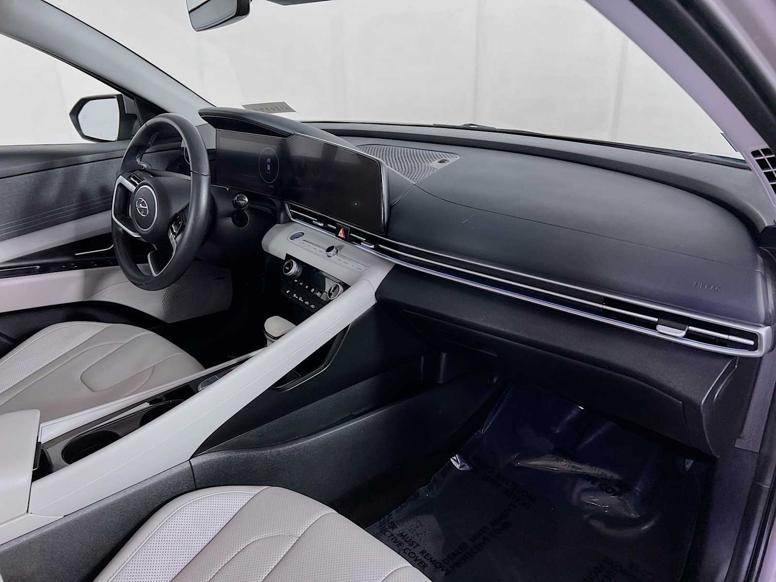 2023 Hyundai Elantra Limited - Photo 29