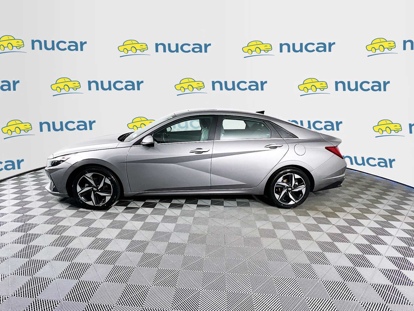 2023 Hyundai Elantra Limited - Photo 4