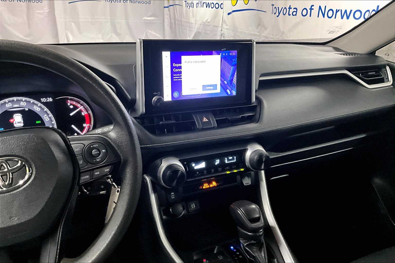 2023 Toyota RAV4 LE - Photo 18