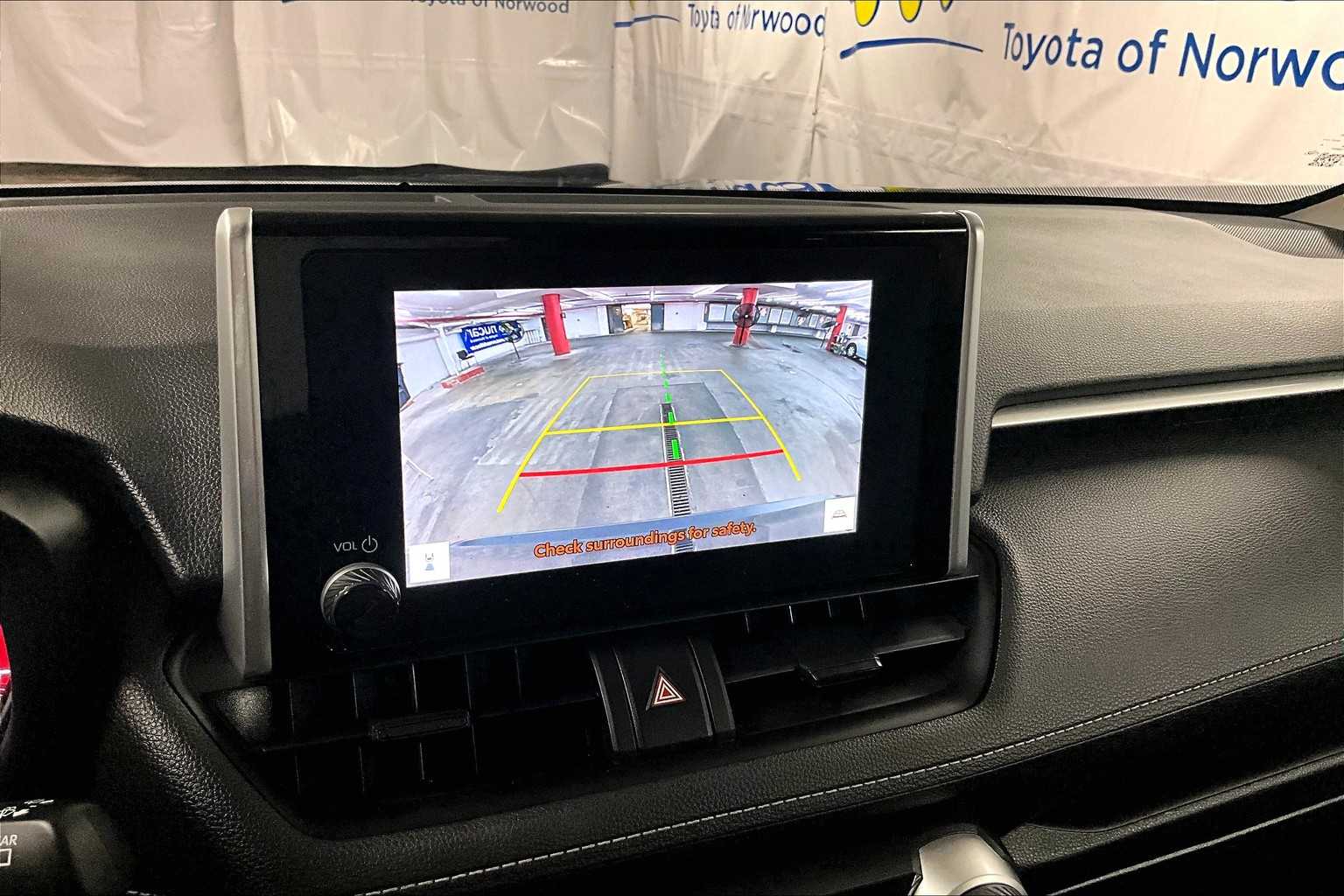 2023 Toyota RAV4 LE - Photo 19