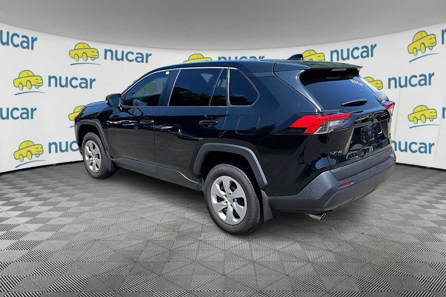 2023 Toyota RAV4 LE - Photo 3