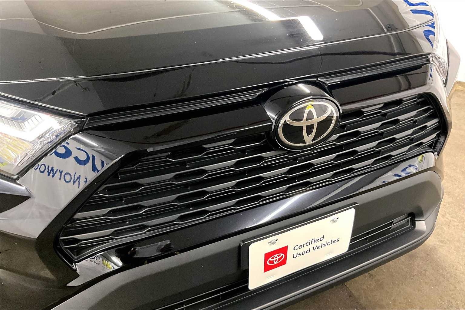 2023 Toyota RAV4 LE - Photo 31