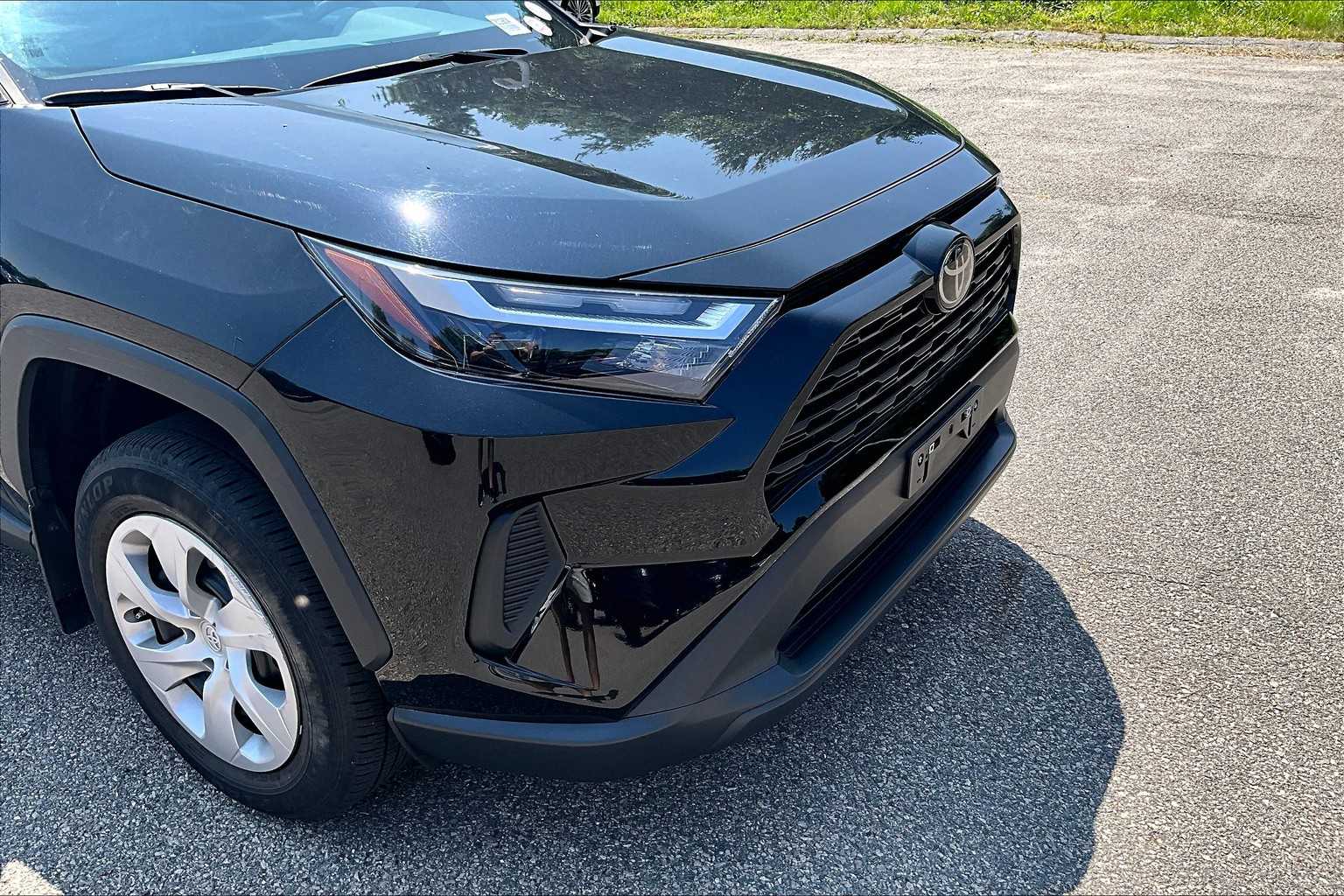 2023 Toyota RAV4 LE - Photo 5