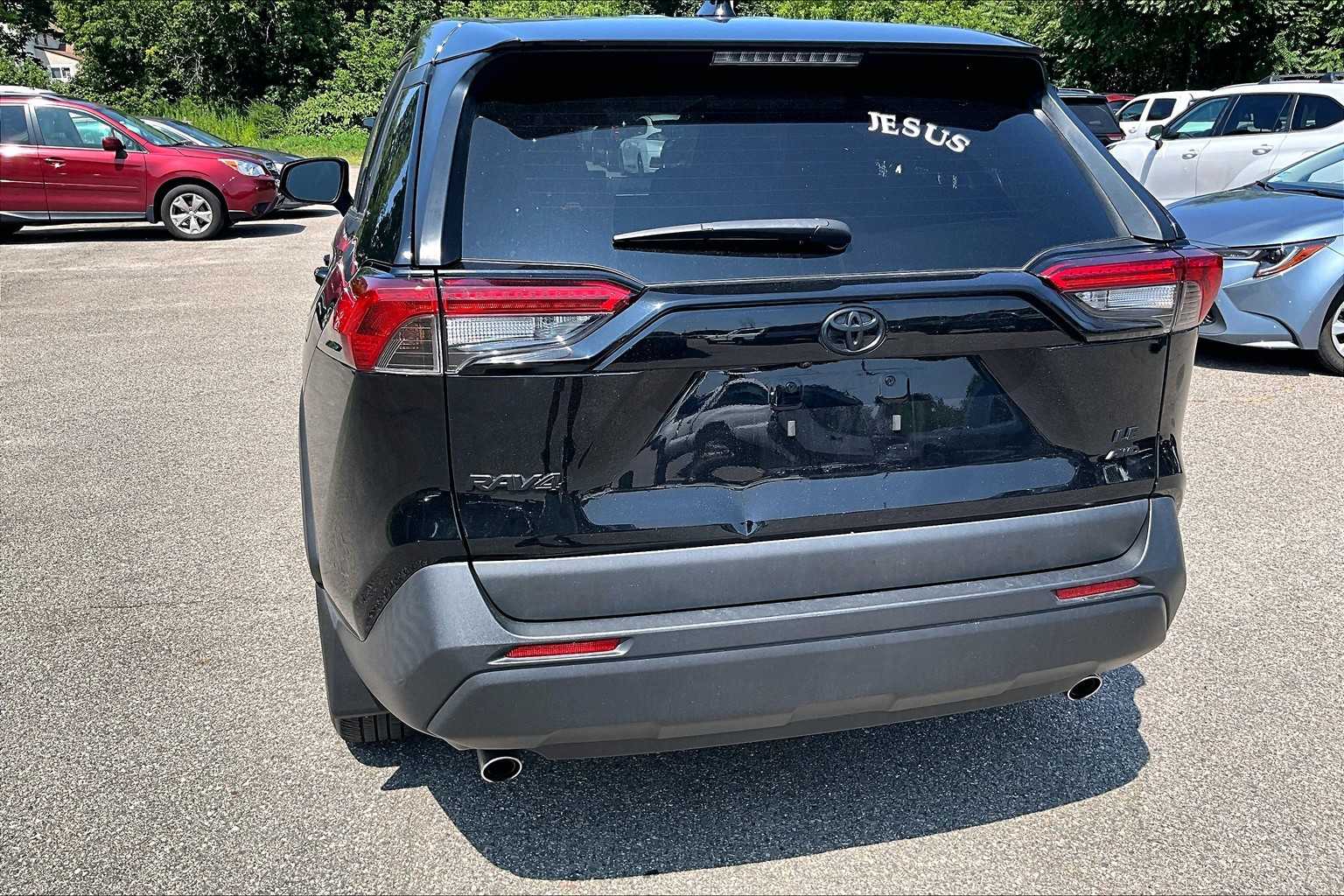 2023 Toyota RAV4 LE - Photo 7