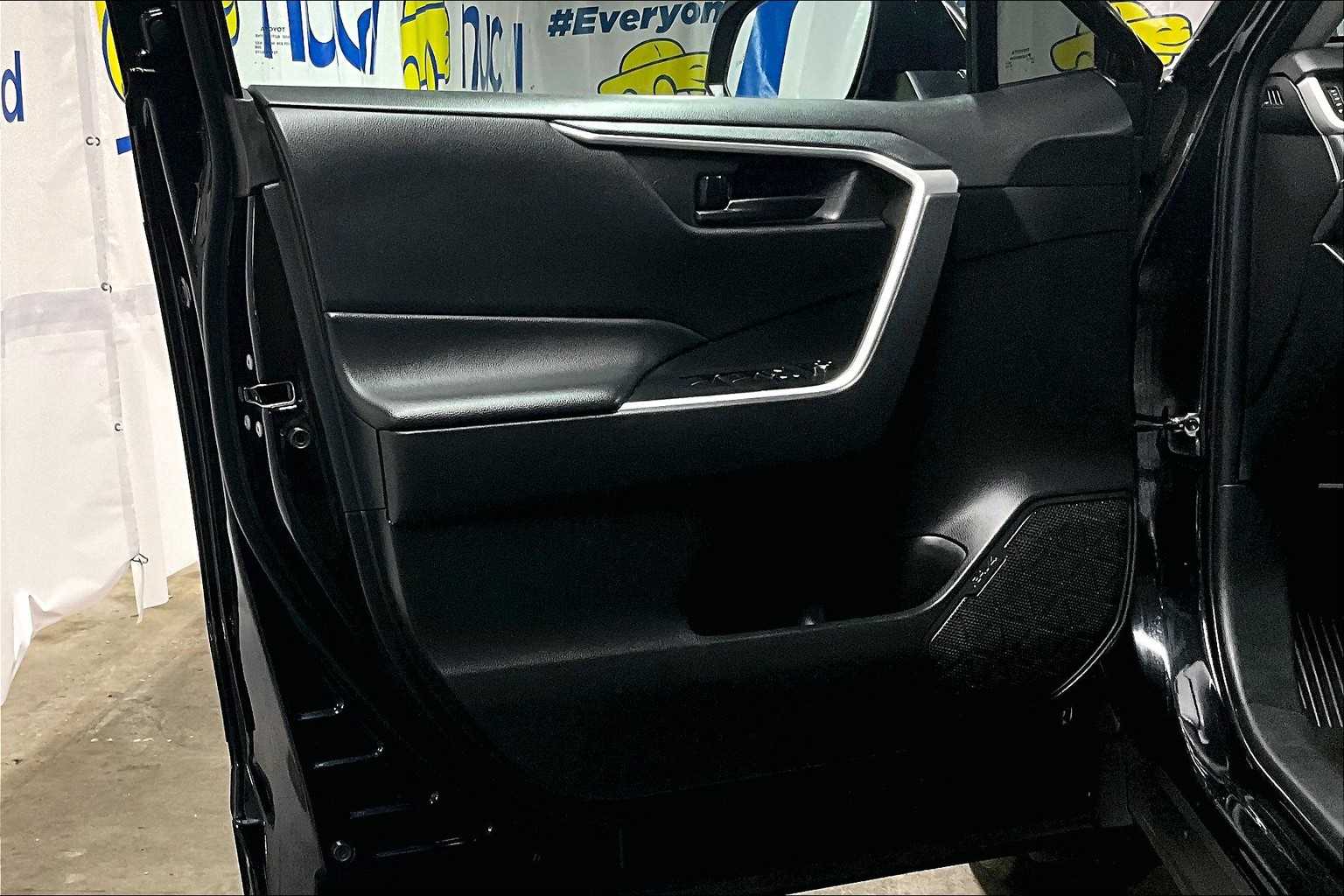 2023 Toyota RAV4 LE - Photo 9