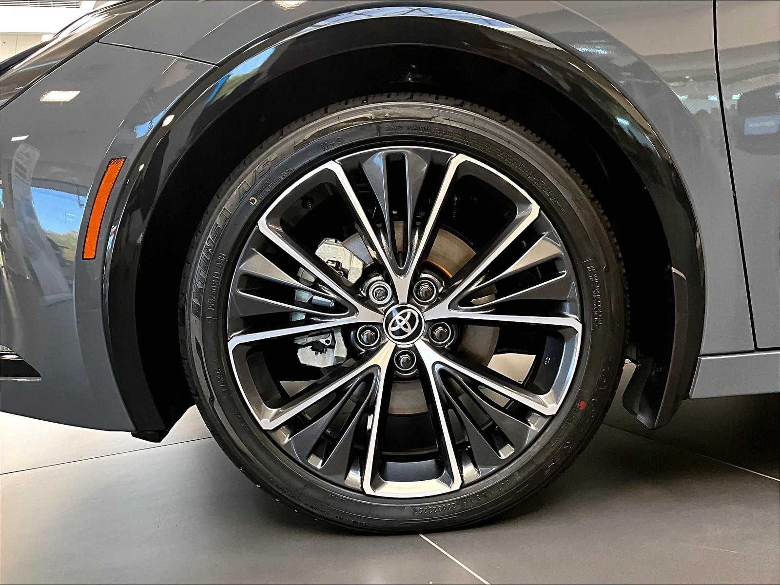 2026 Toyota Prius XLE - Photo 8