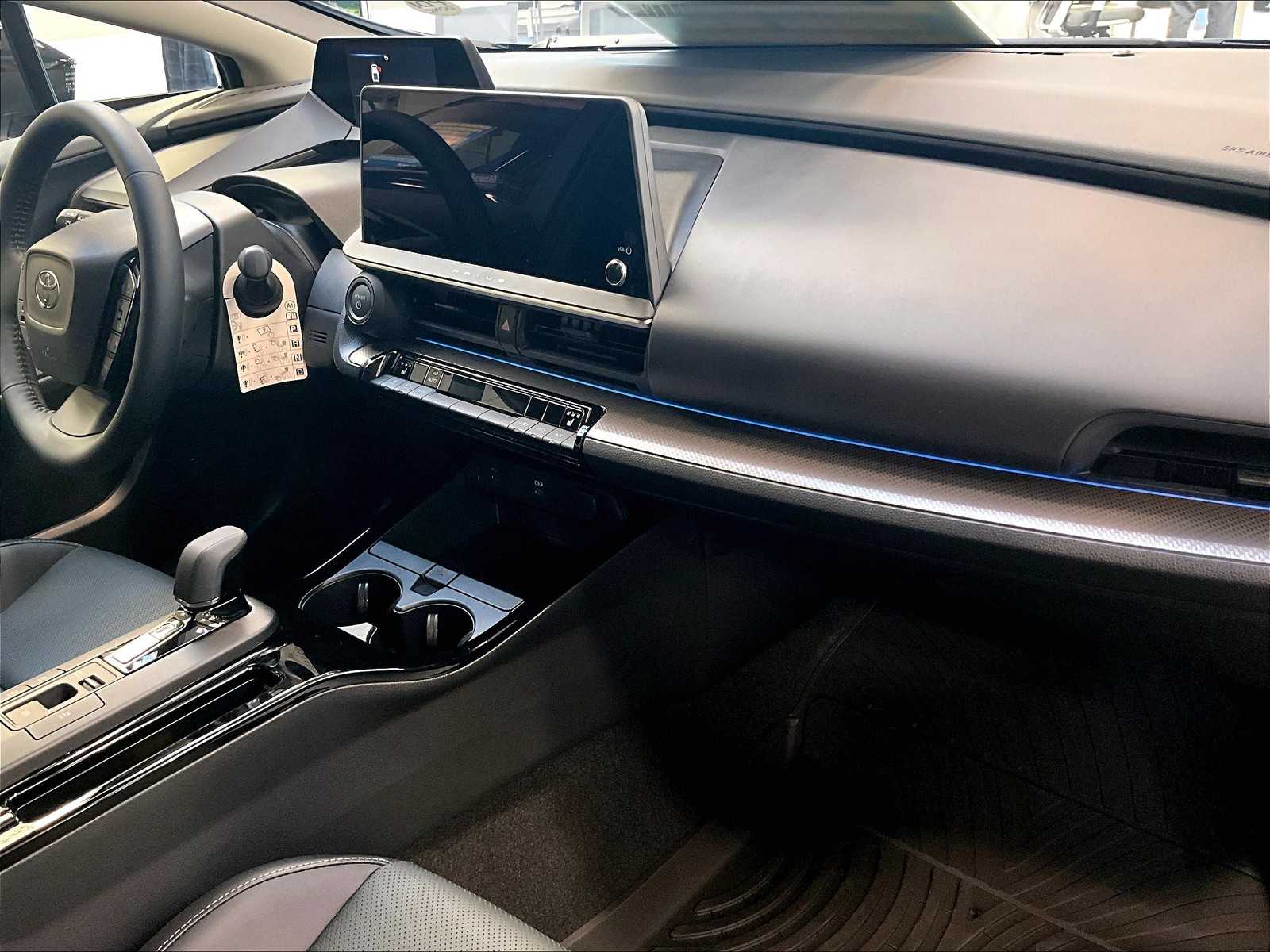 2026 Toyota Prius XLE - Photo 10