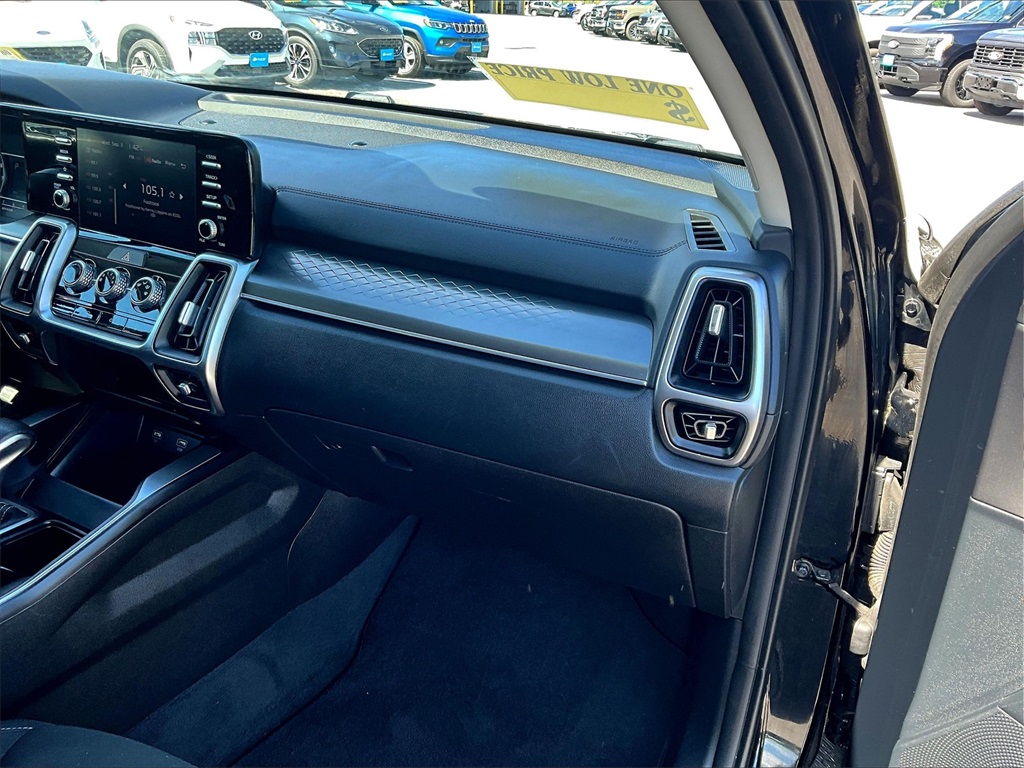 2022 Kia Sorento LX - Photo 13
