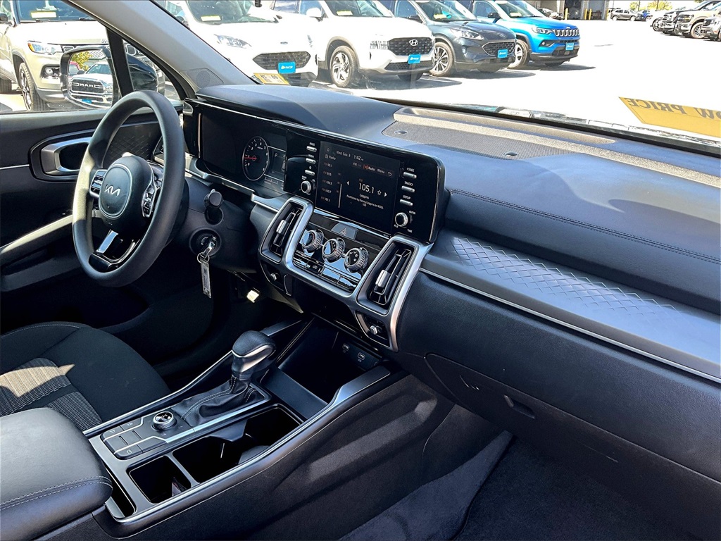 2022 Kia Sorento LX - Photo 14