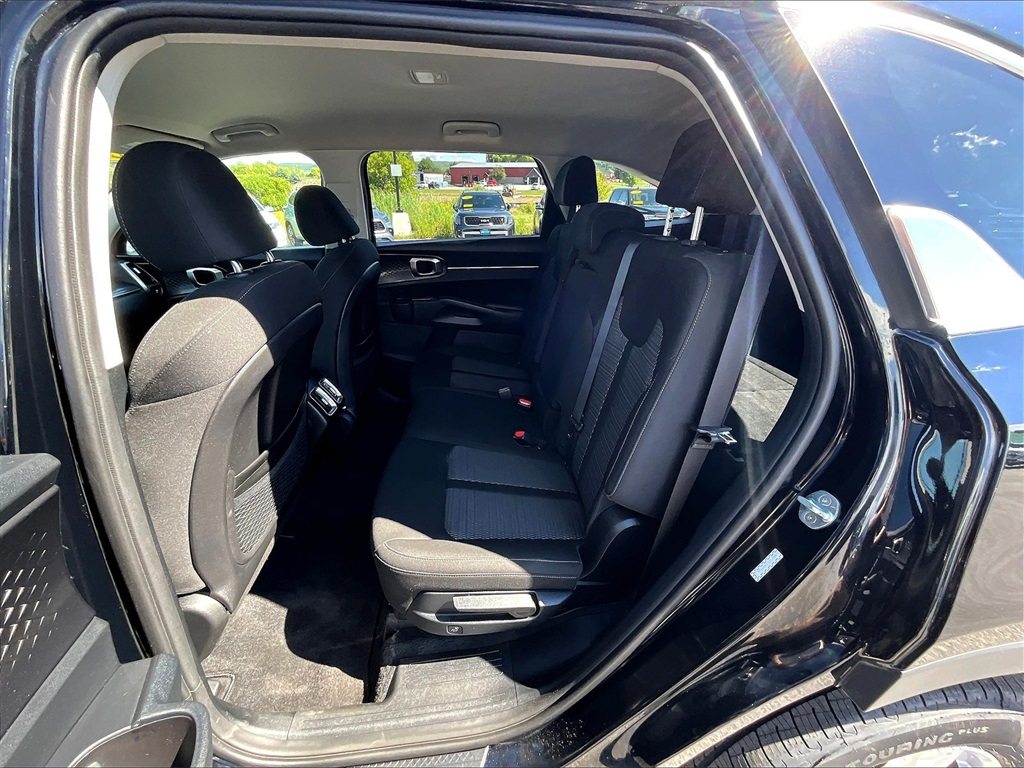 2022 Kia Sorento LX - Photo 15